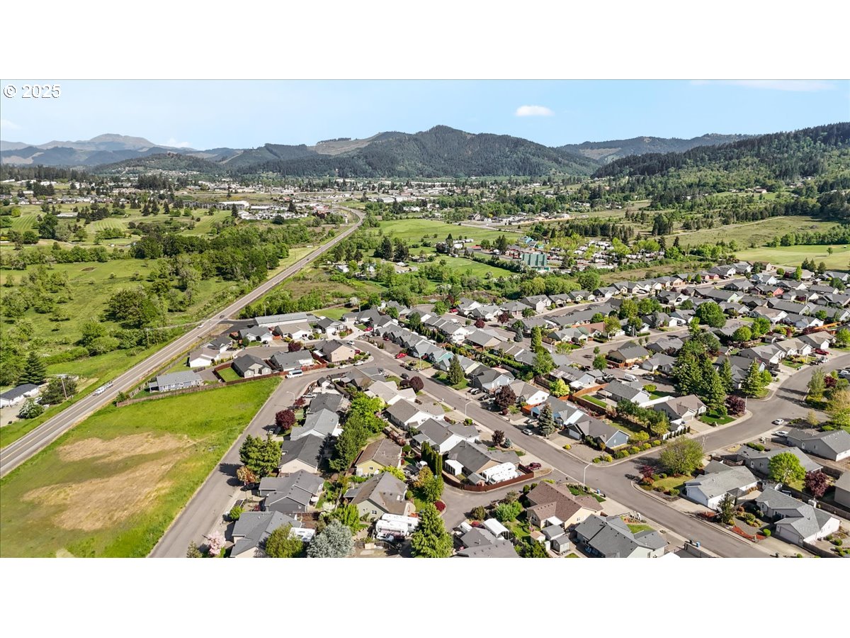 227 CAMBRIDGE DR