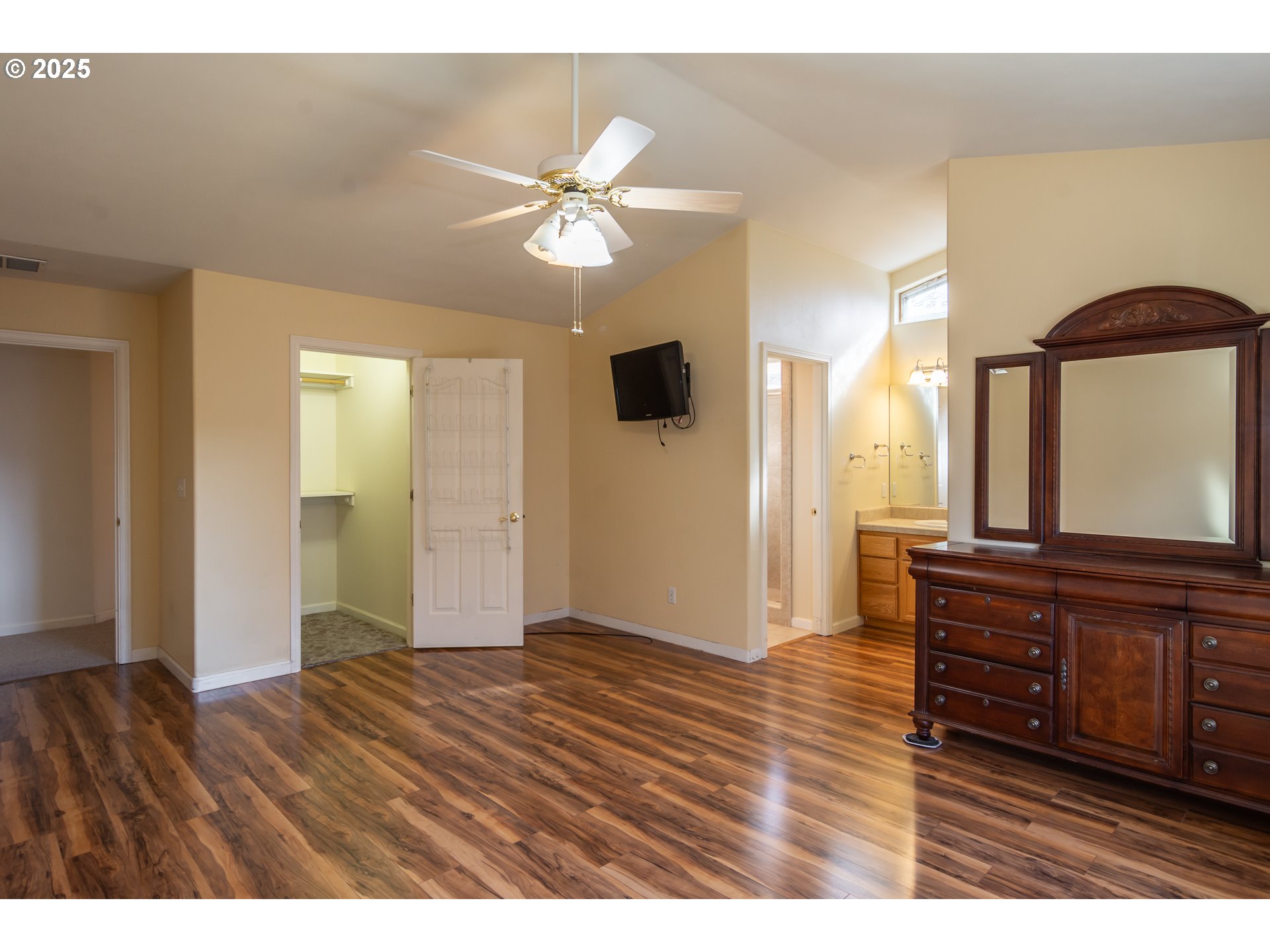 227 CAMBRIDGE DR