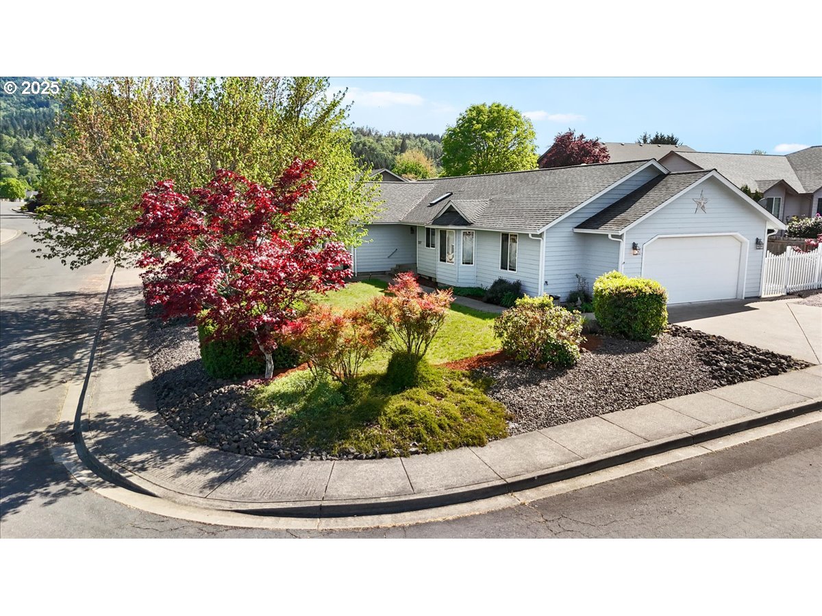 227 CAMBRIDGE DR