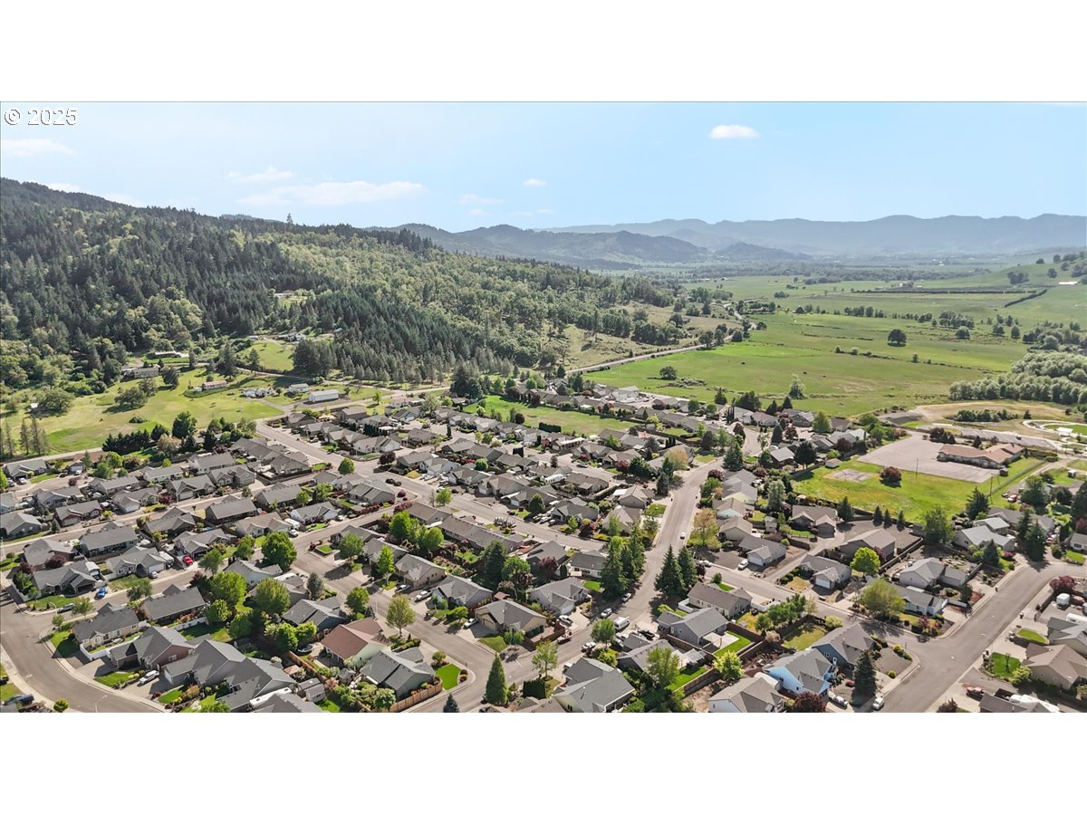 227 CAMBRIDGE DR