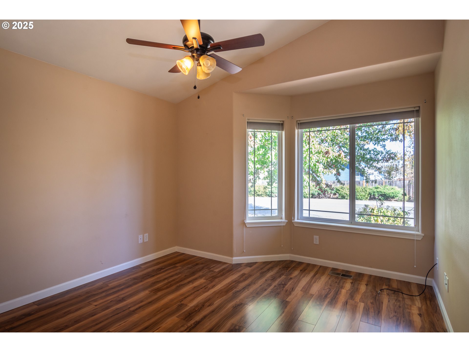 227 CAMBRIDGE DR