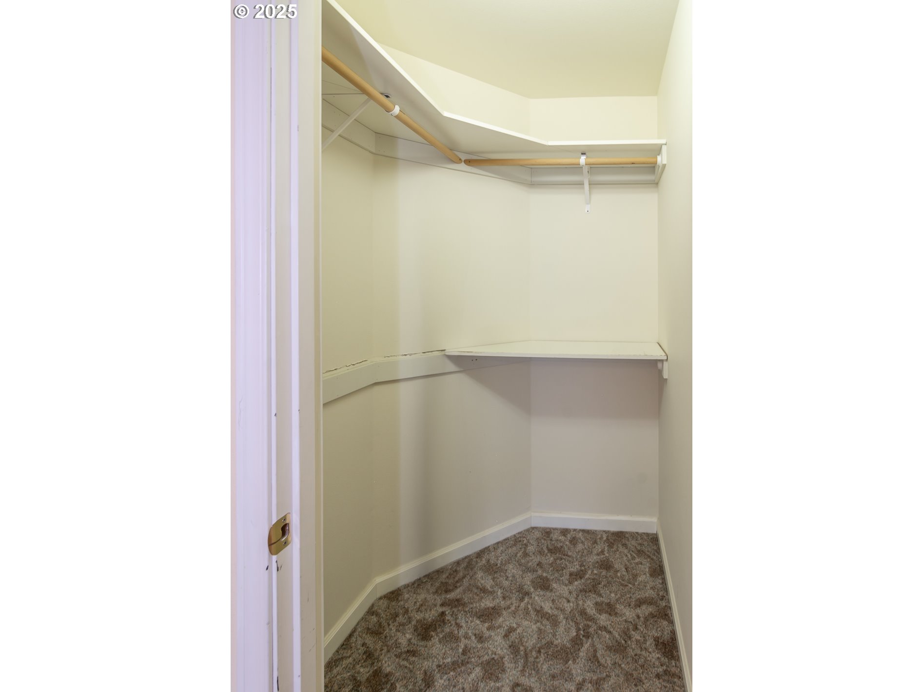 227 CAMBRIDGE DR