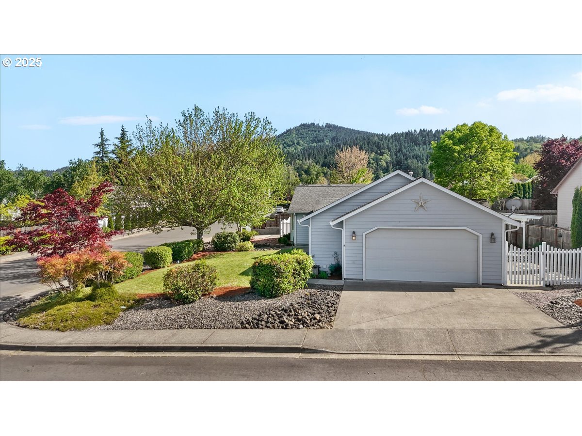 227 CAMBRIDGE DR