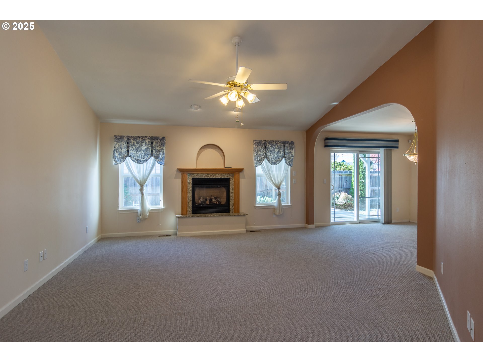 227 CAMBRIDGE DR