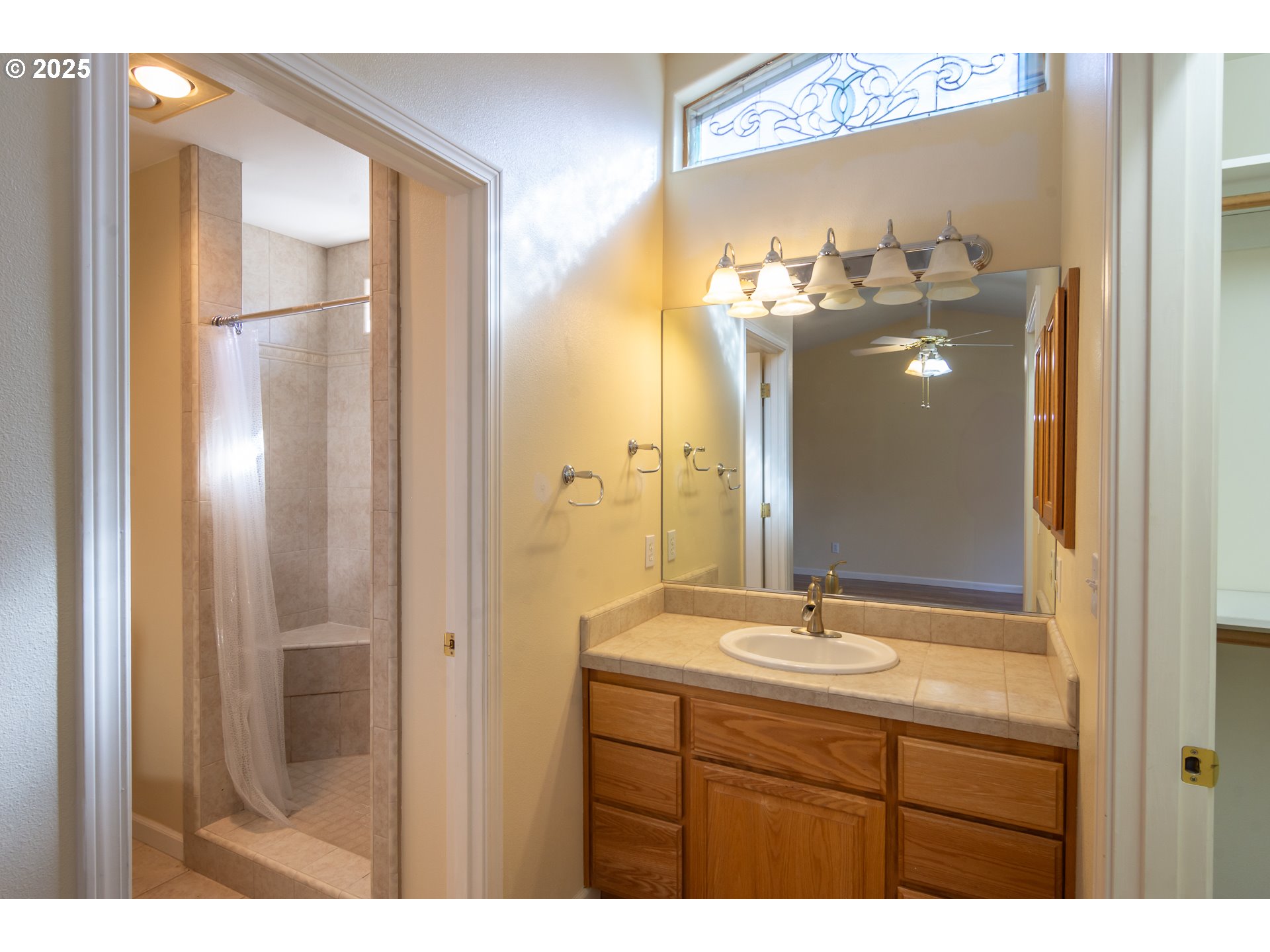 227 CAMBRIDGE DR