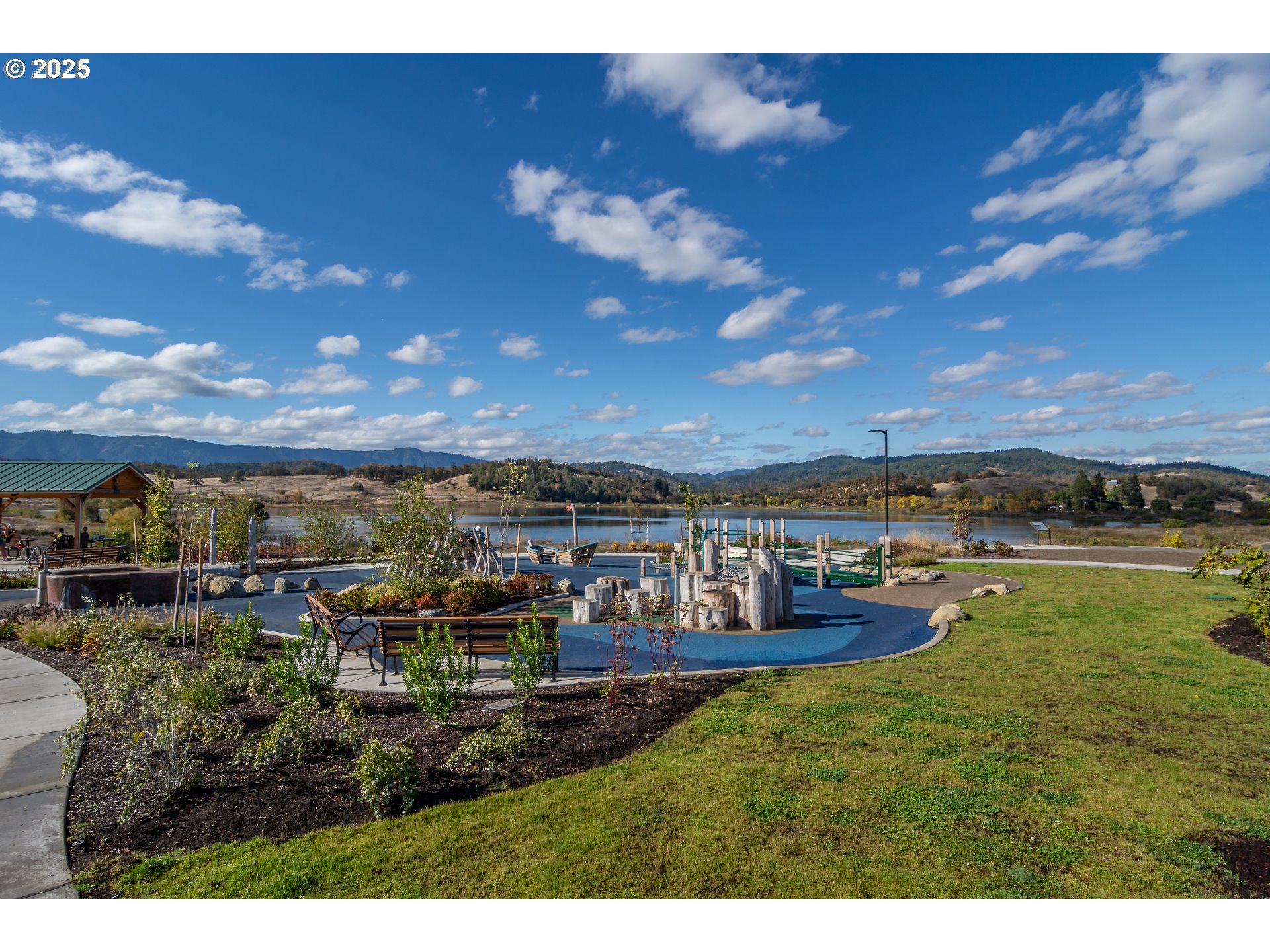 227 CAMBRIDGE DR