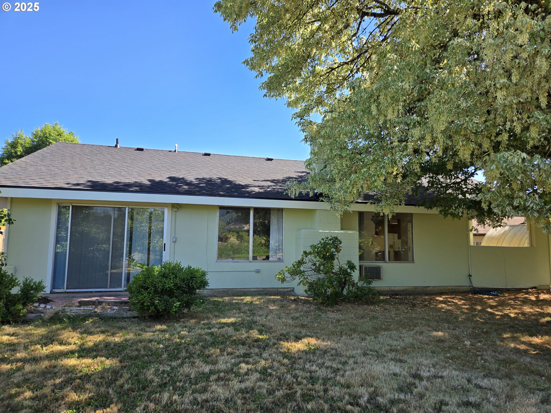 1326 E SECOND CT