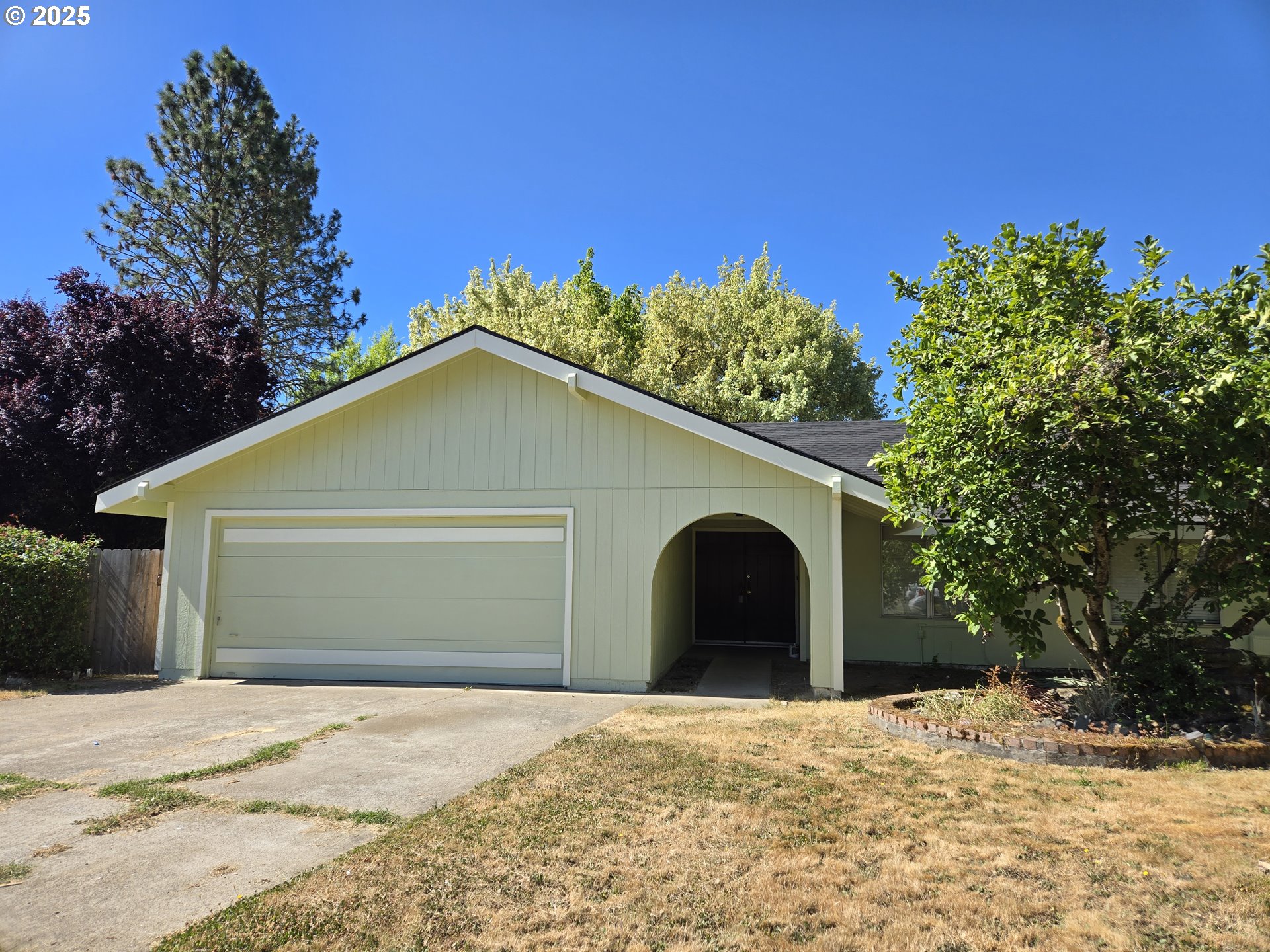1326 E SECOND CT