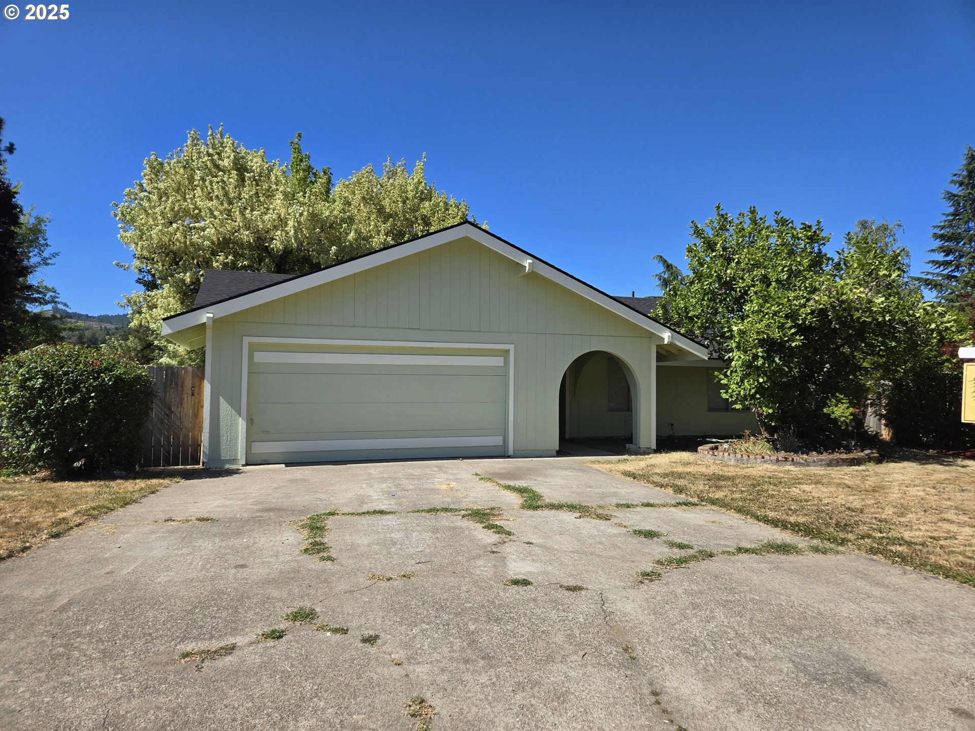 1326 E SECOND CT