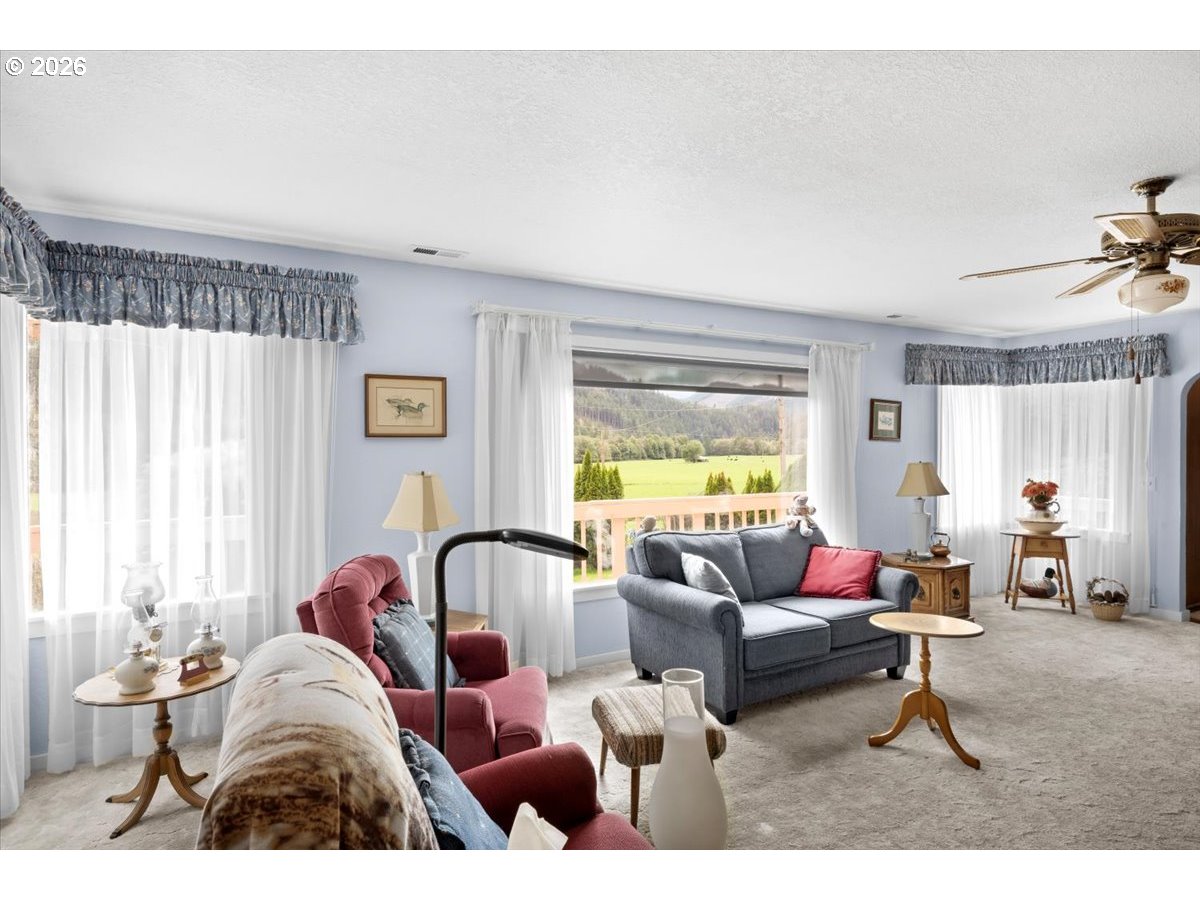 2277 COUGAR CREEK RD