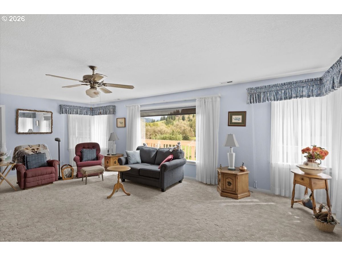 2277 COUGAR CREEK RD