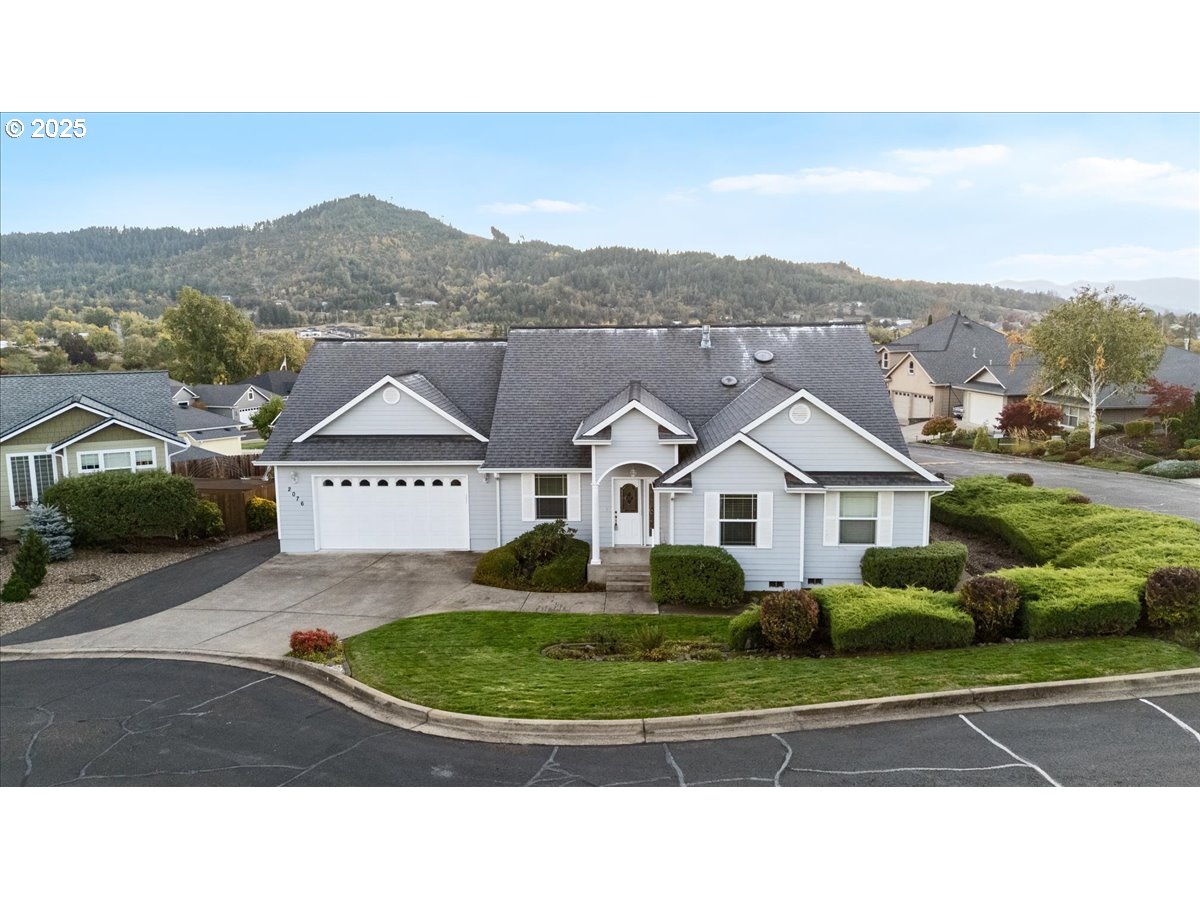 2076 SAWGRASS CT