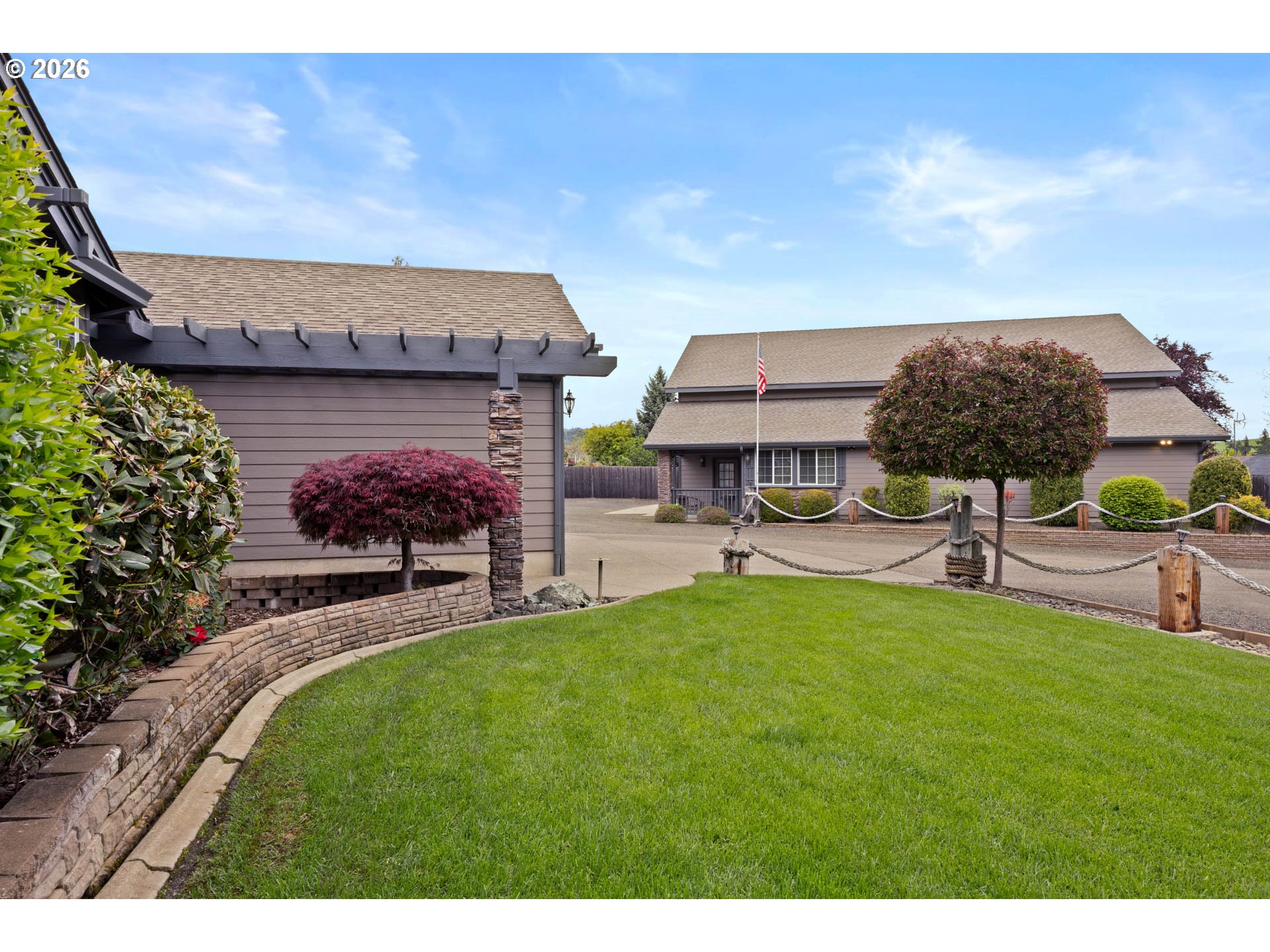 237 CAMBRIDGE DR