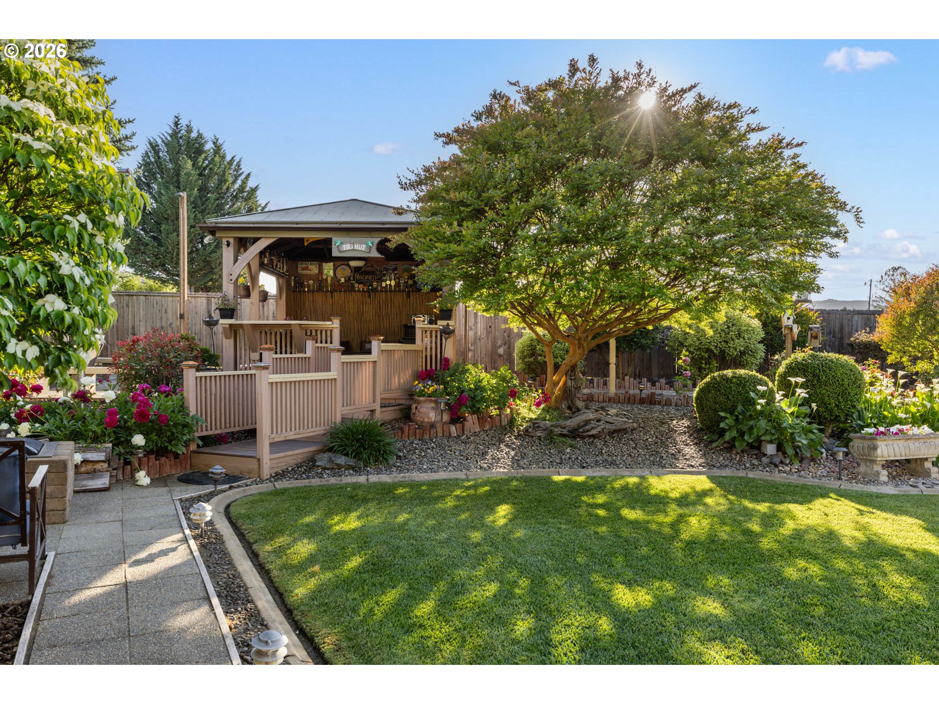 237 CAMBRIDGE DR