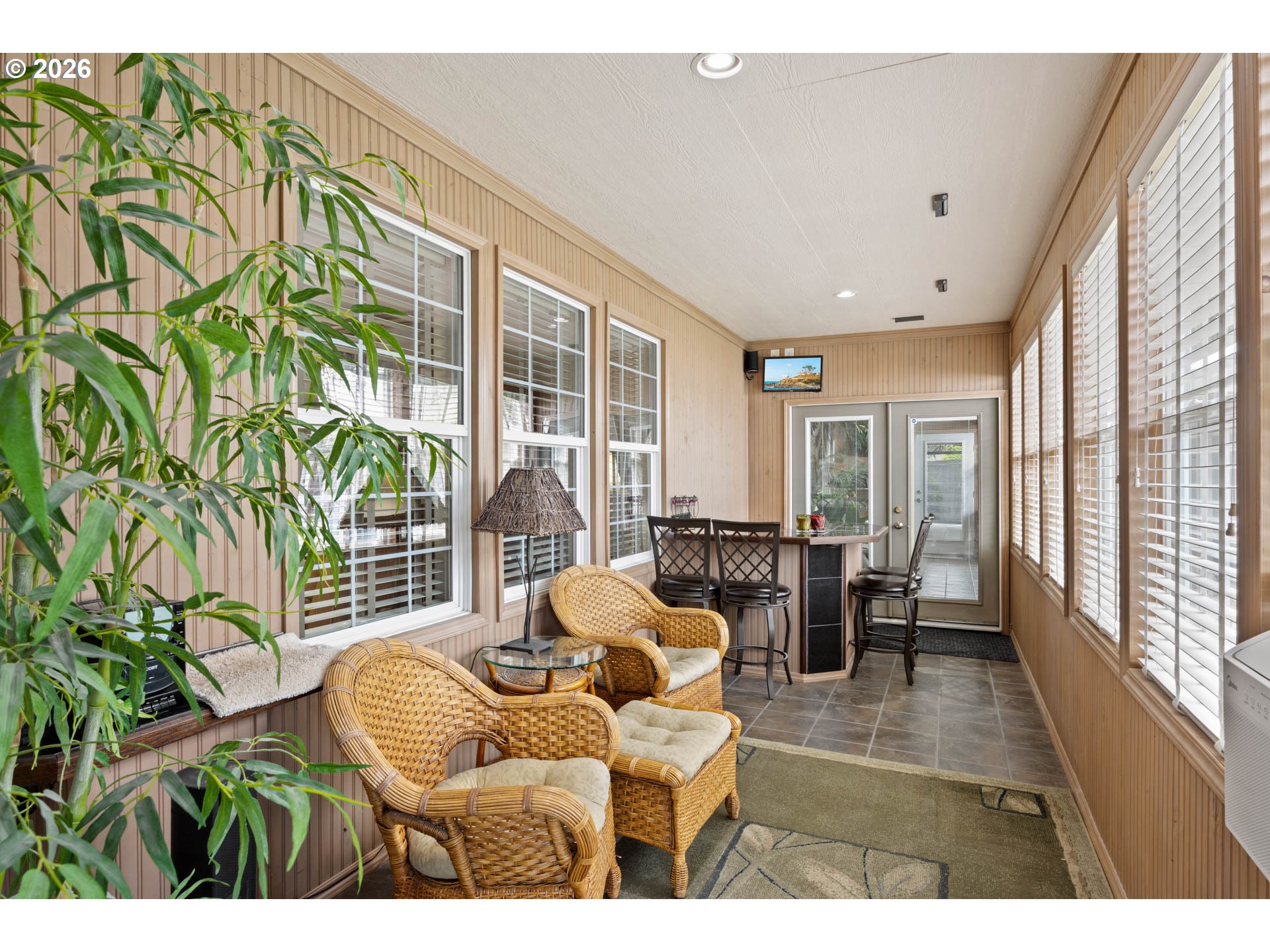 237 CAMBRIDGE DR