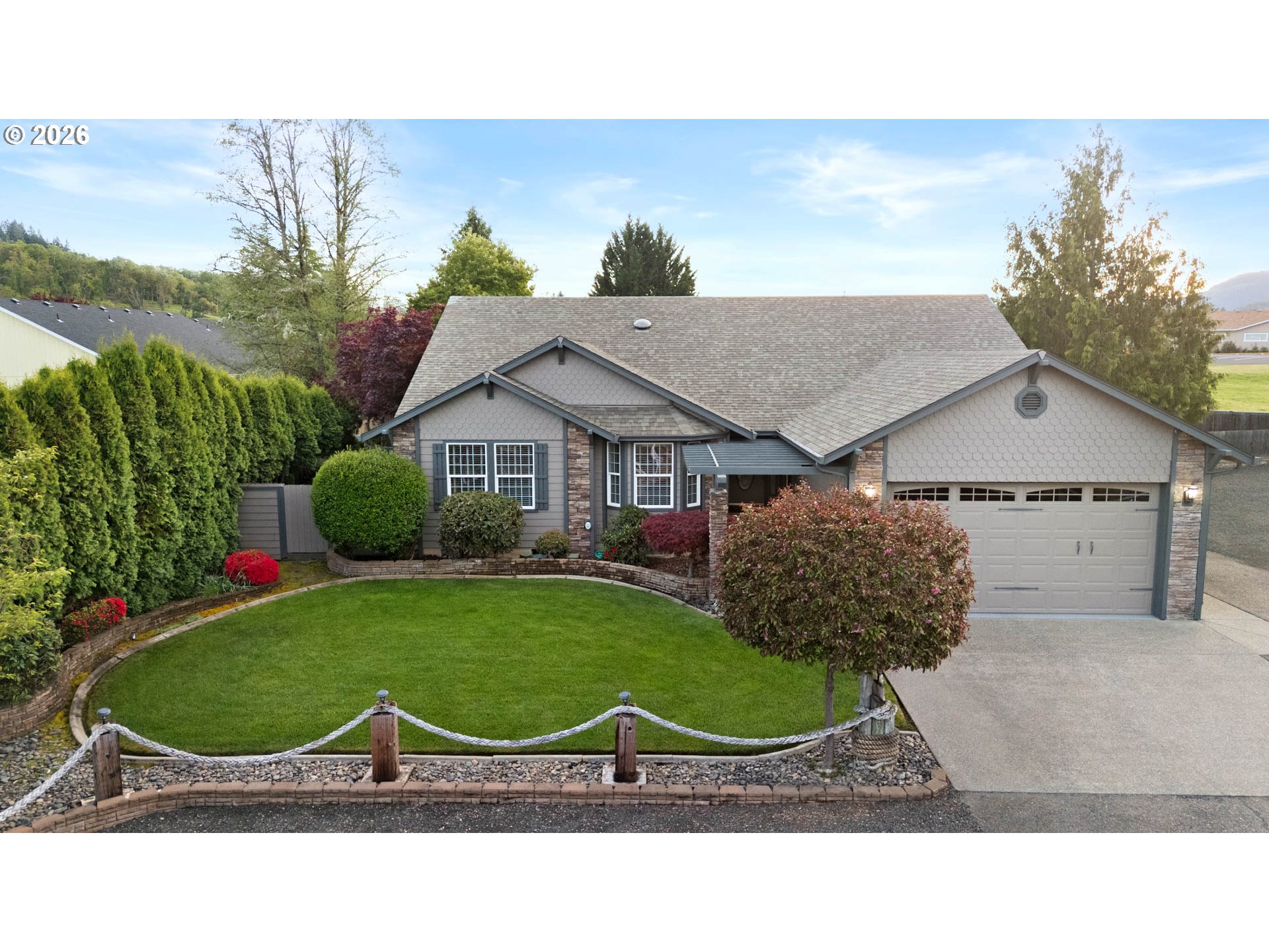 237 CAMBRIDGE DR