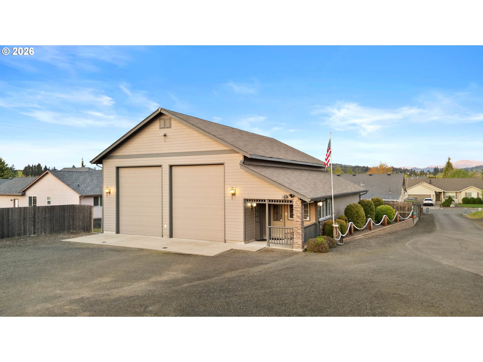 237 CAMBRIDGE DR