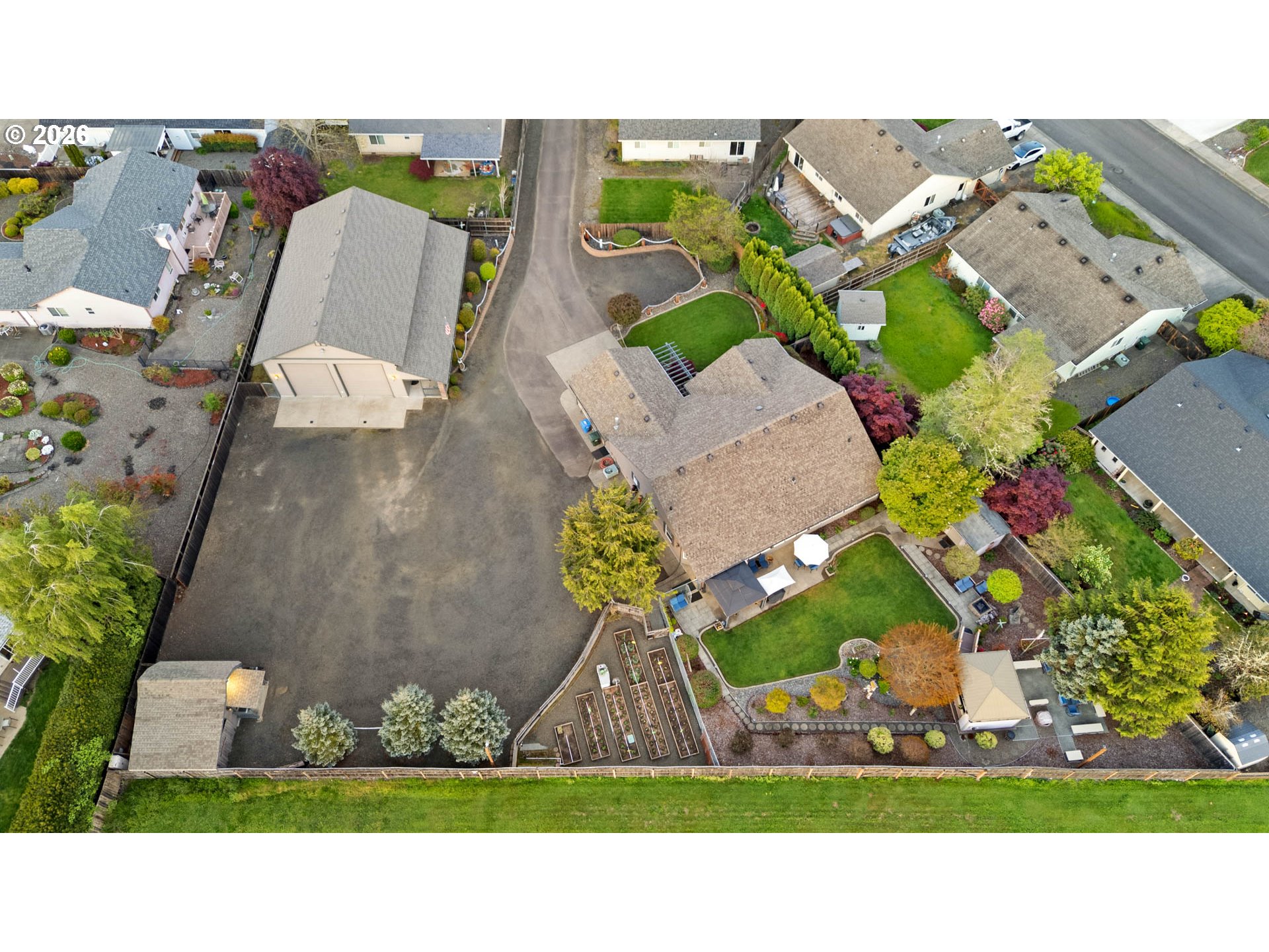 237 CAMBRIDGE DR