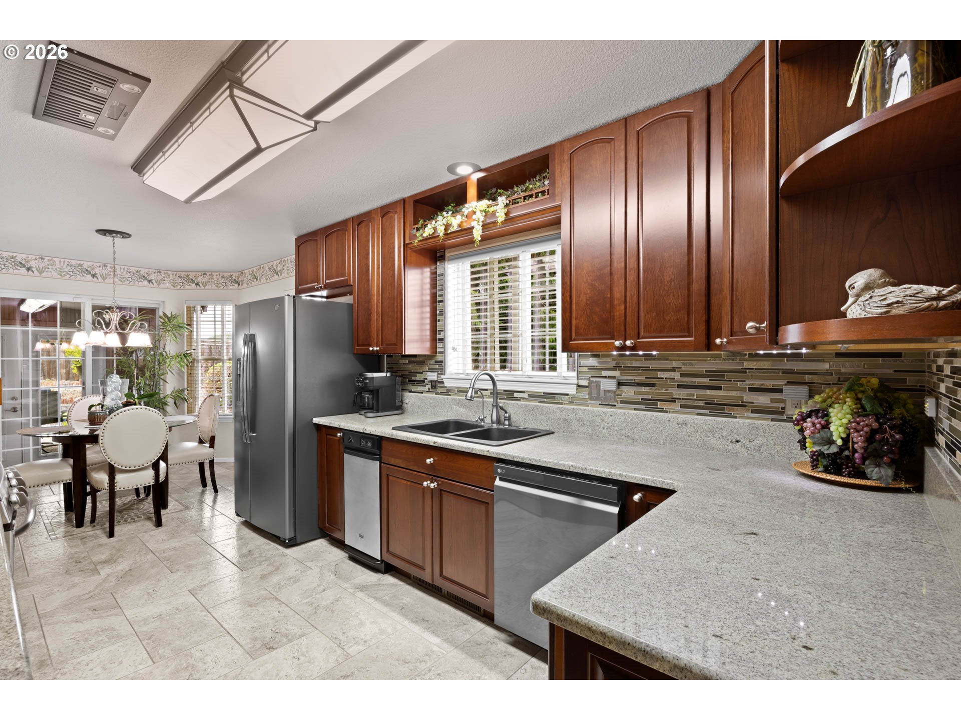 237 CAMBRIDGE DR