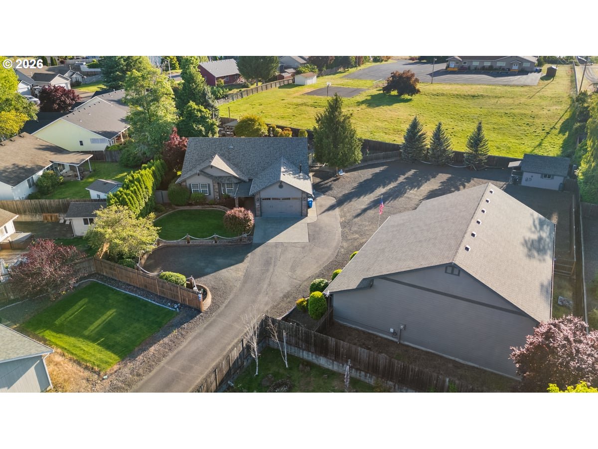 237 CAMBRIDGE DR