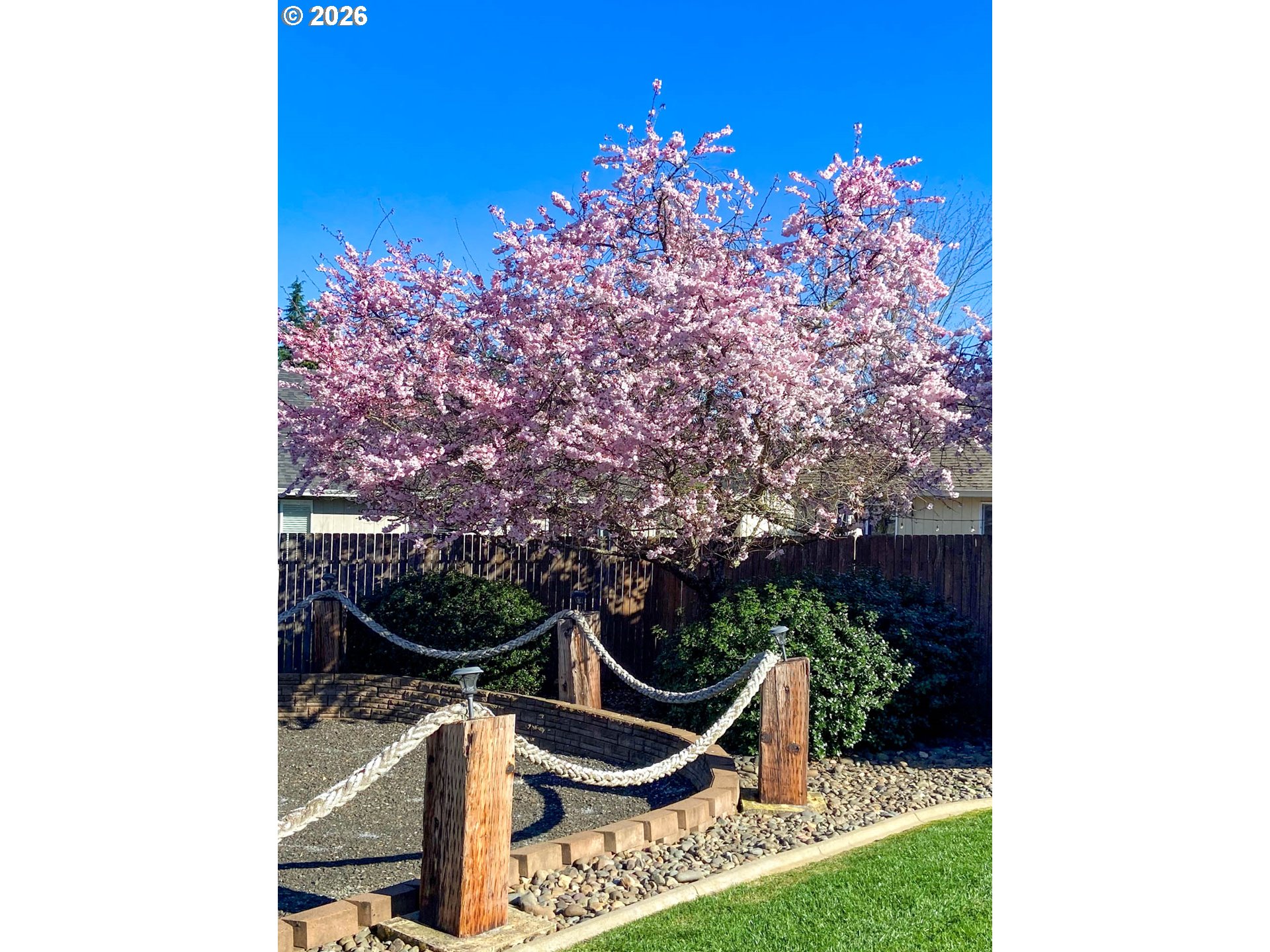 237 CAMBRIDGE DR