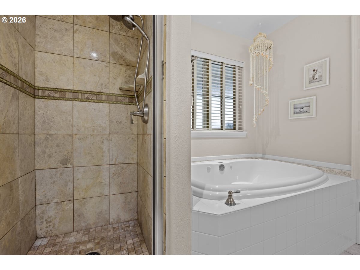 237 CAMBRIDGE DR