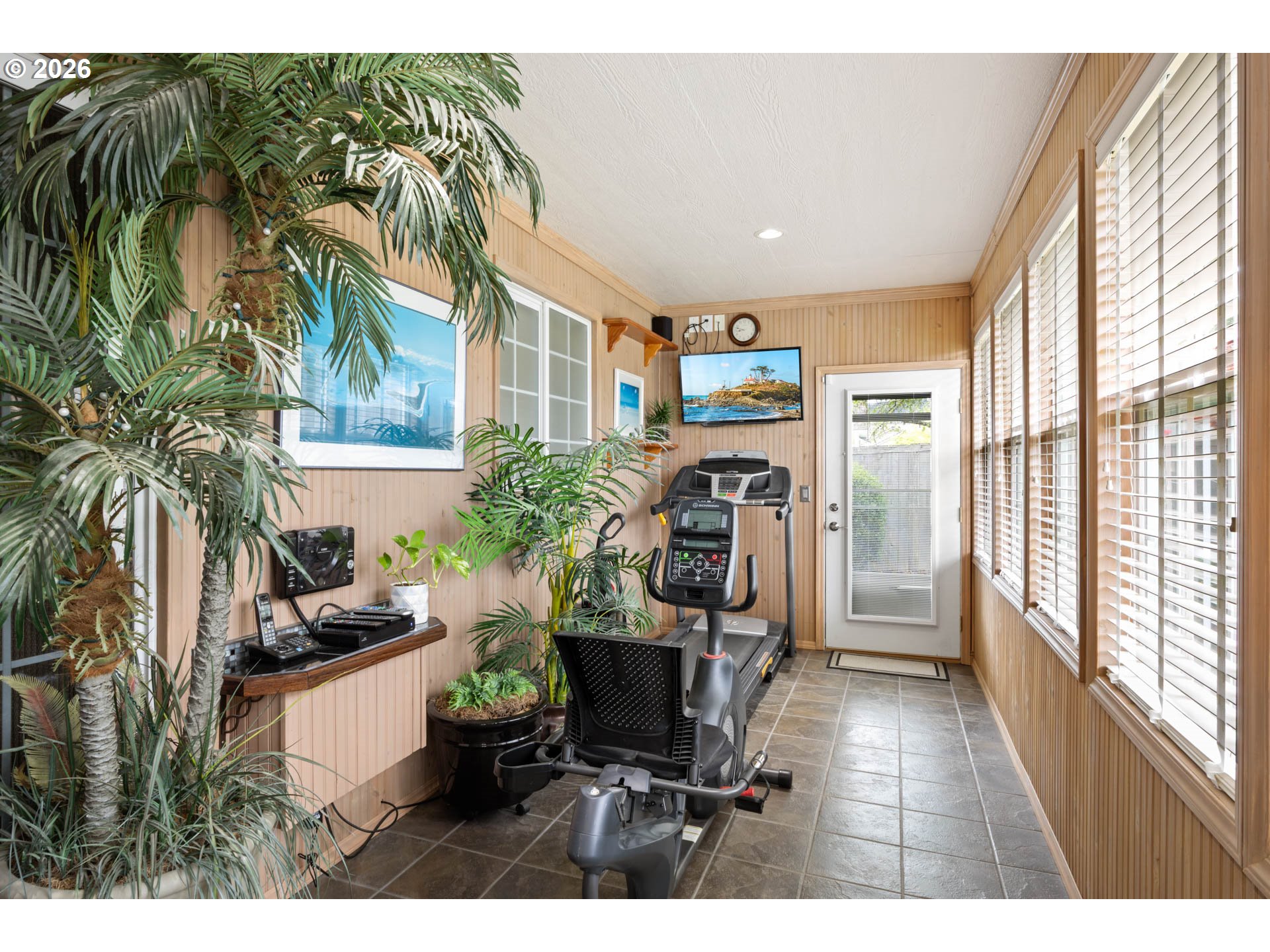 237 CAMBRIDGE DR