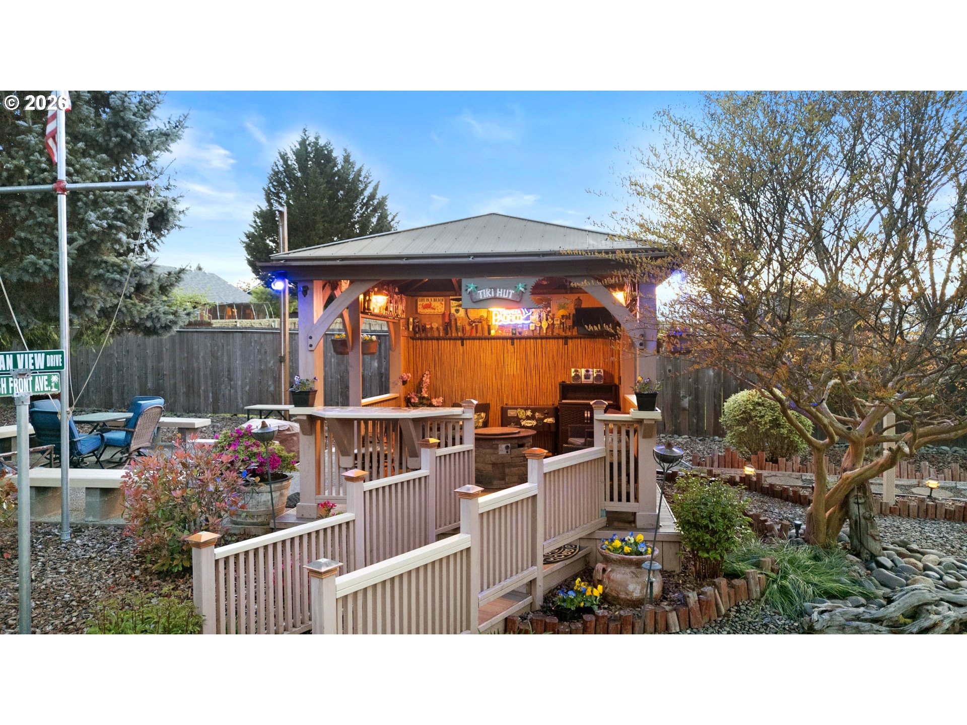 237 CAMBRIDGE DR