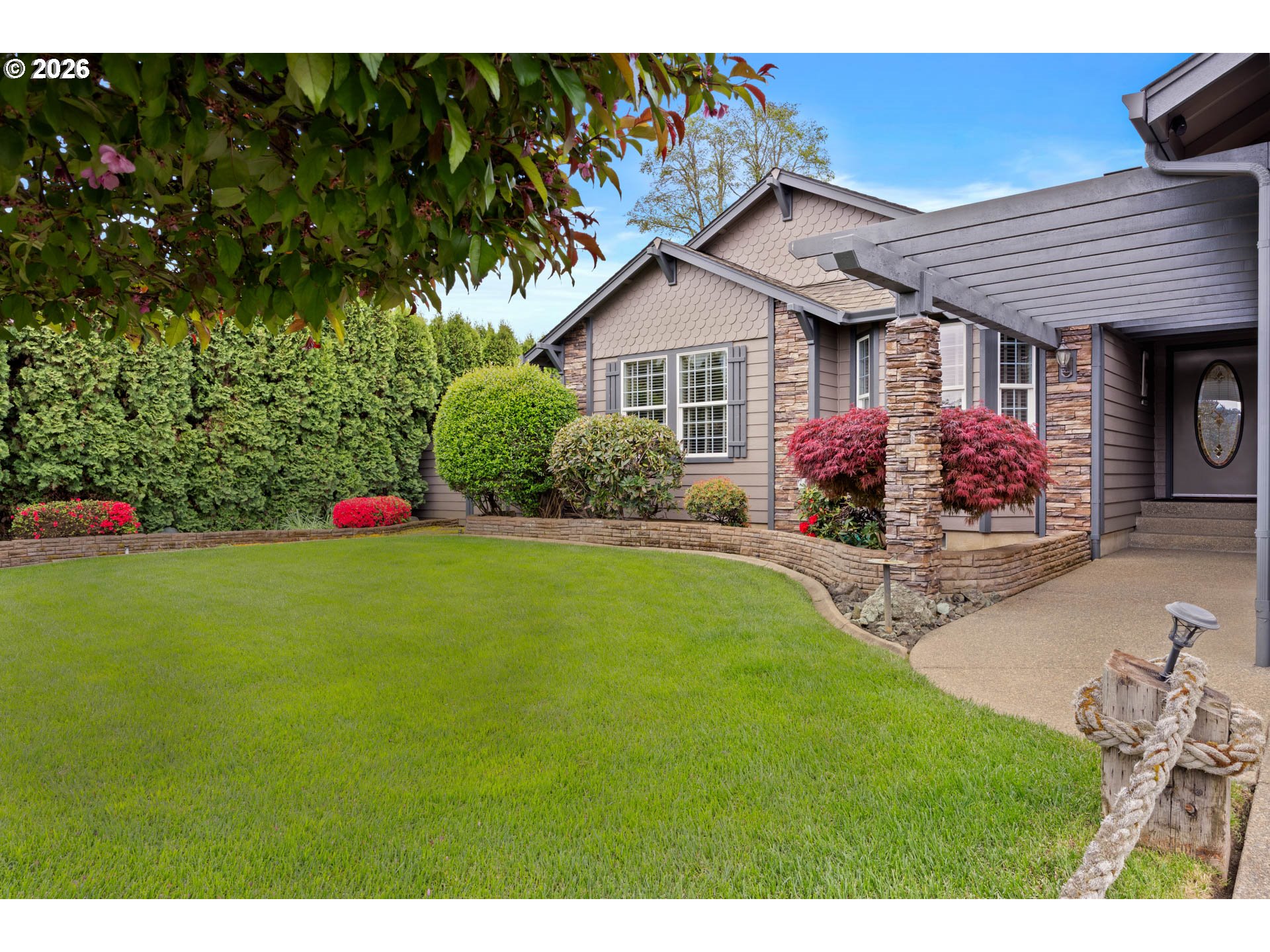 237 CAMBRIDGE DR
