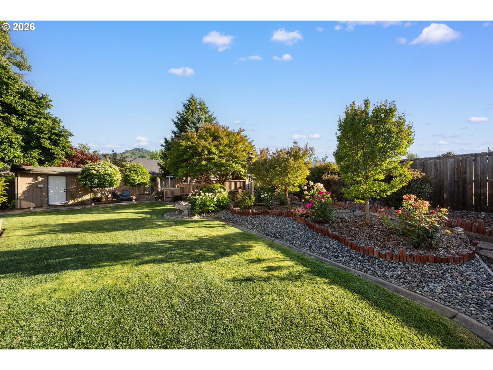 237 CAMBRIDGE DR