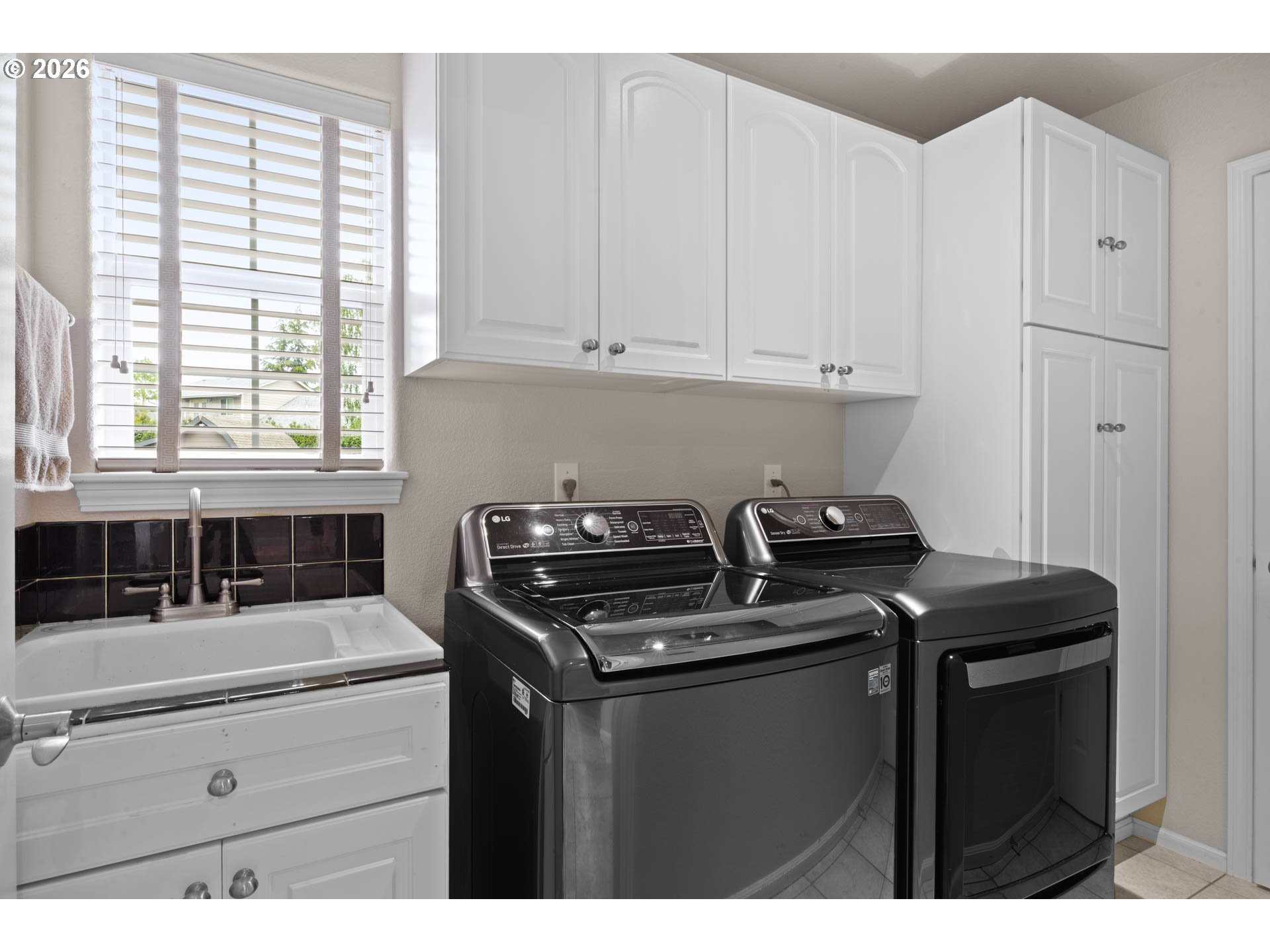 237 CAMBRIDGE DR