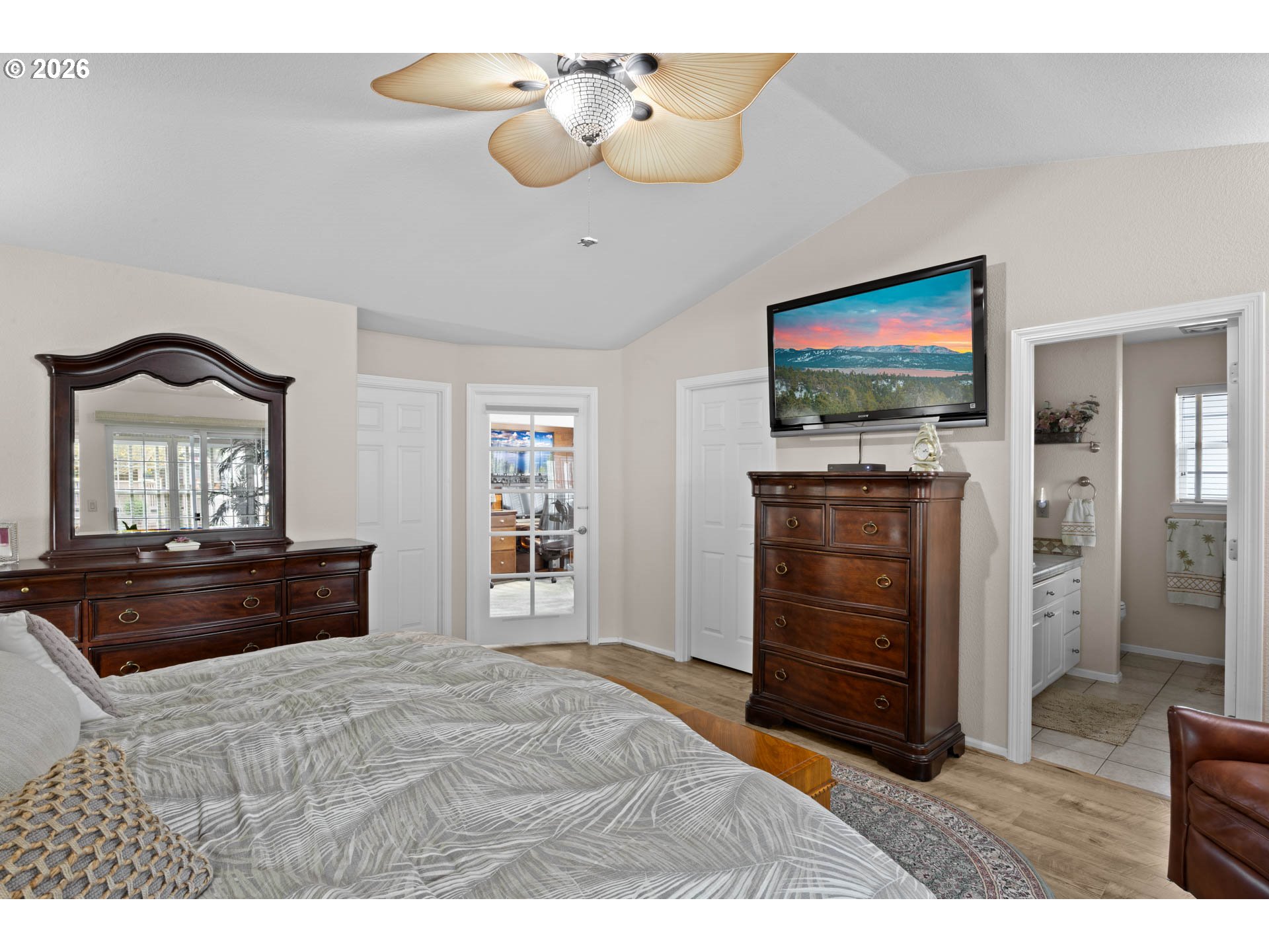 237 CAMBRIDGE DR