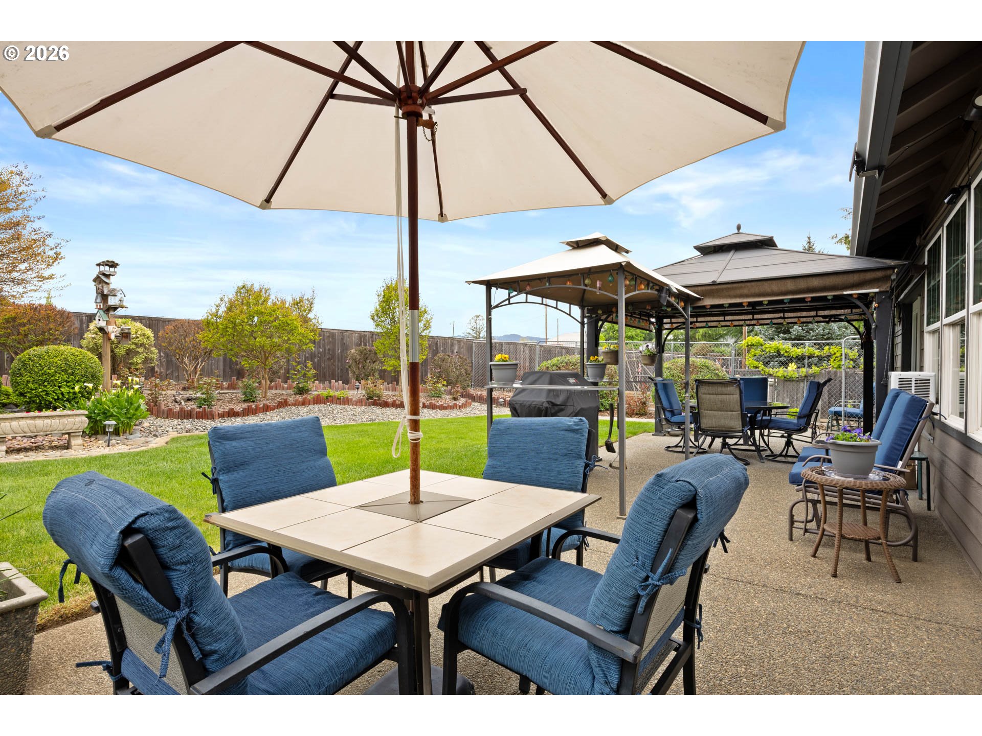 237 CAMBRIDGE DR