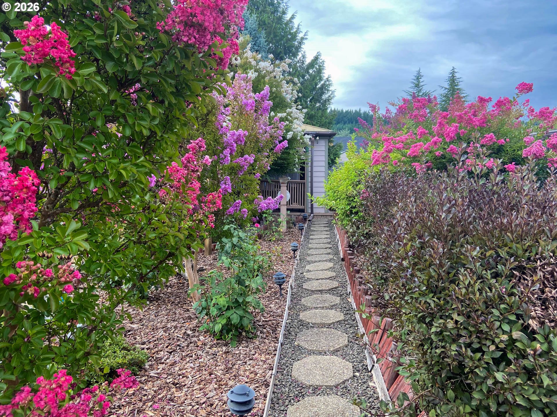 237 CAMBRIDGE DR