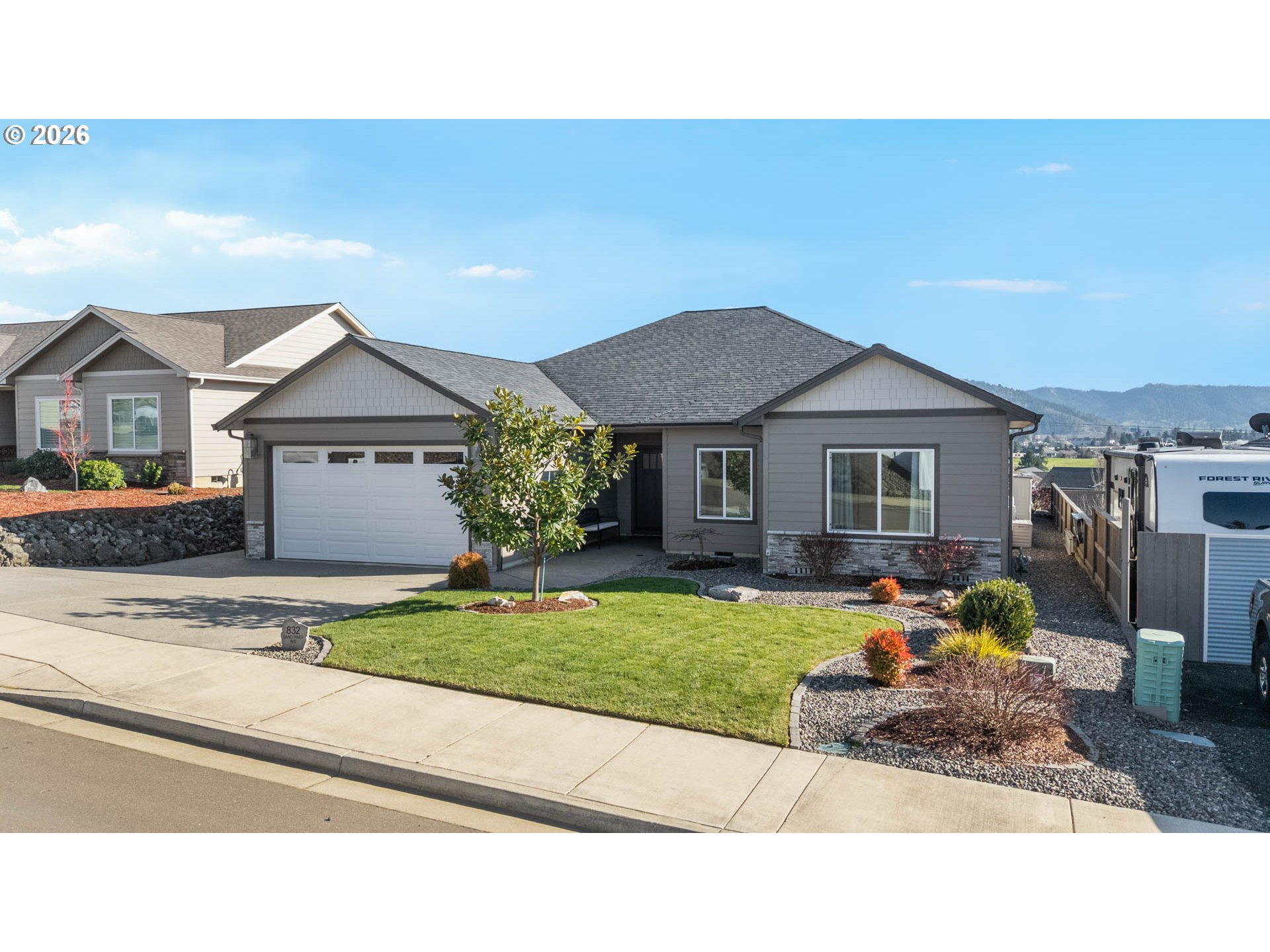832 SAND PINES AVE