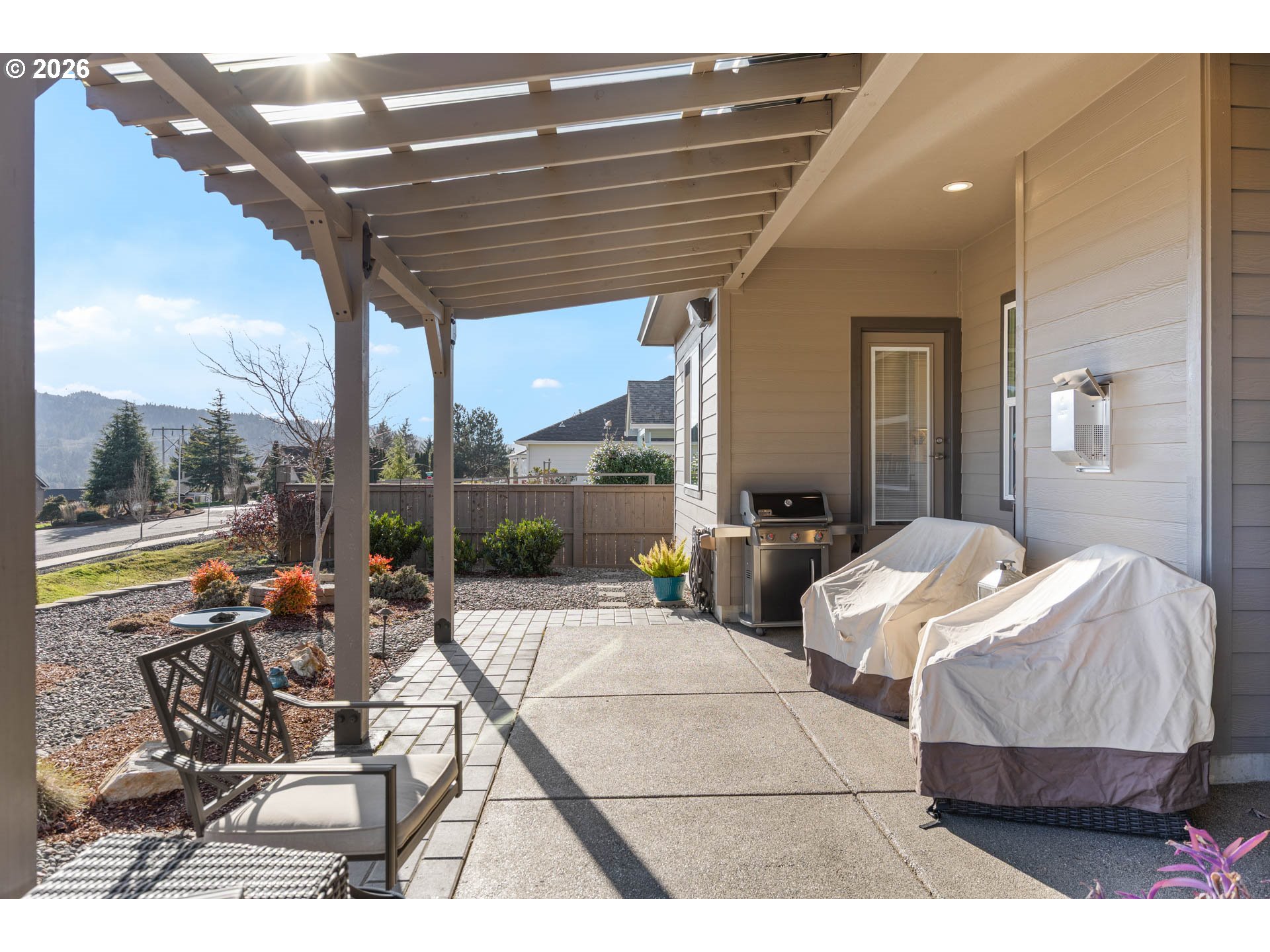 832 SAND PINES AVE