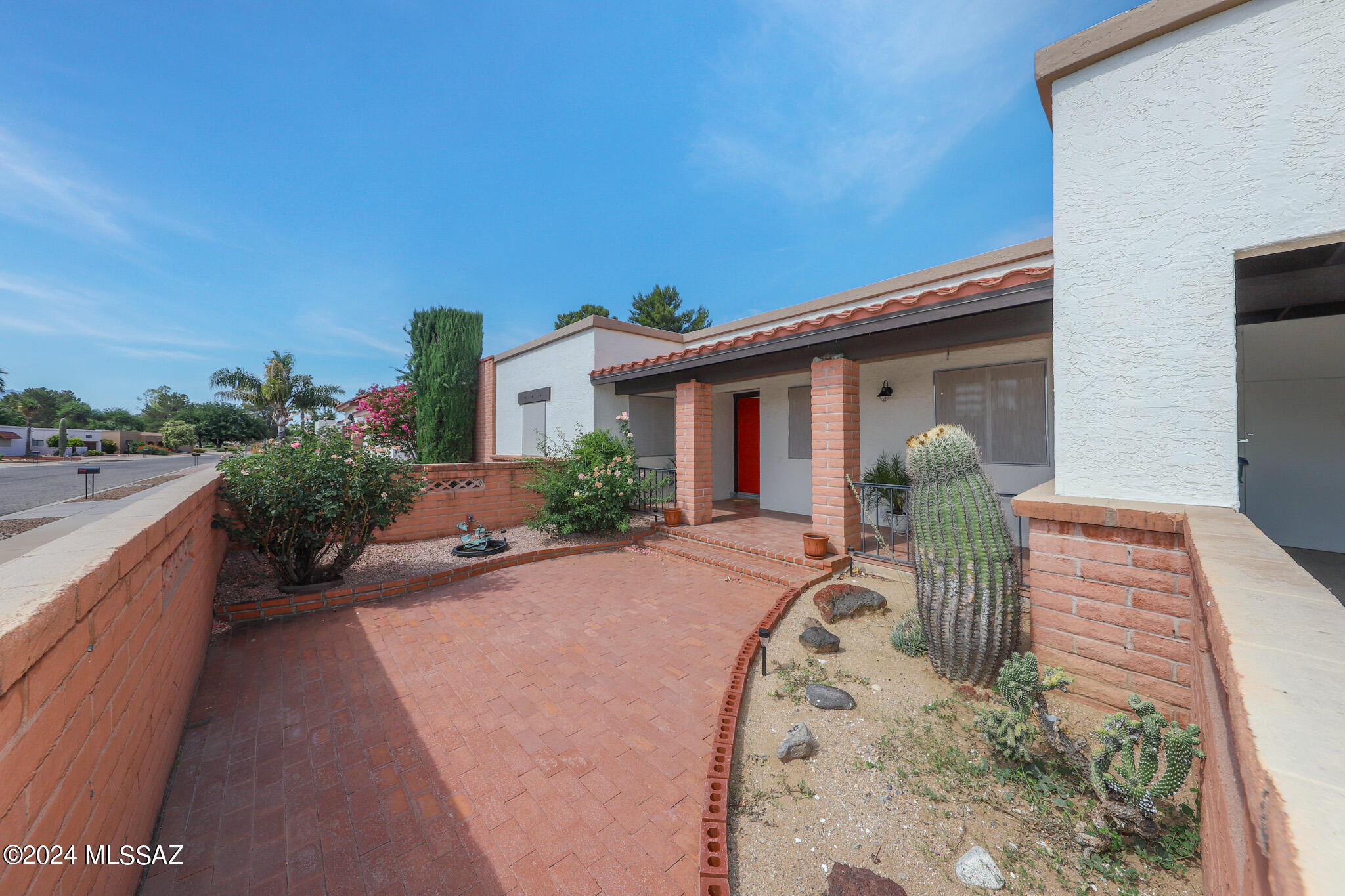 1301 N Paseo Del Cervato
