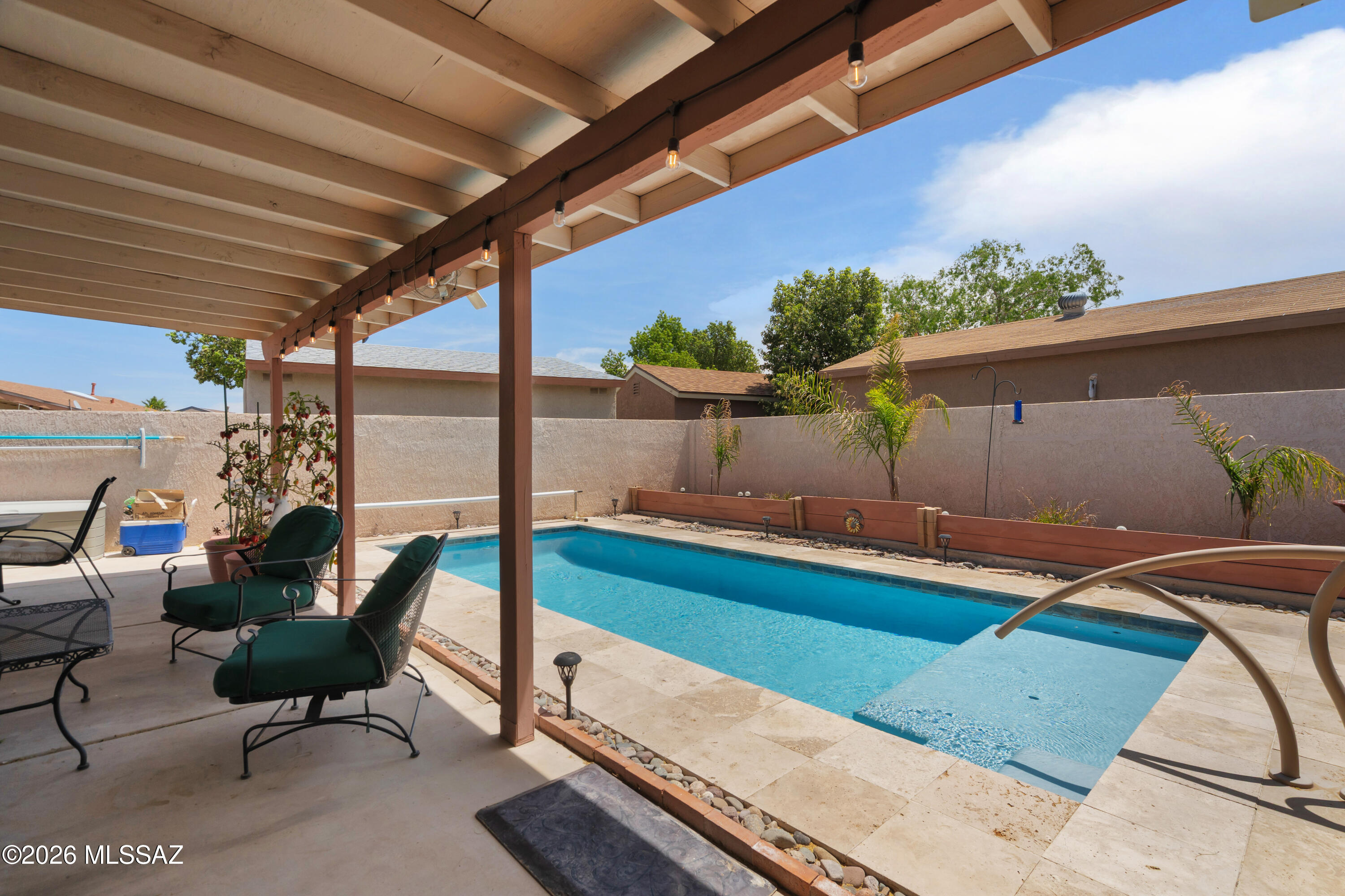 1537 W Thatcher Street