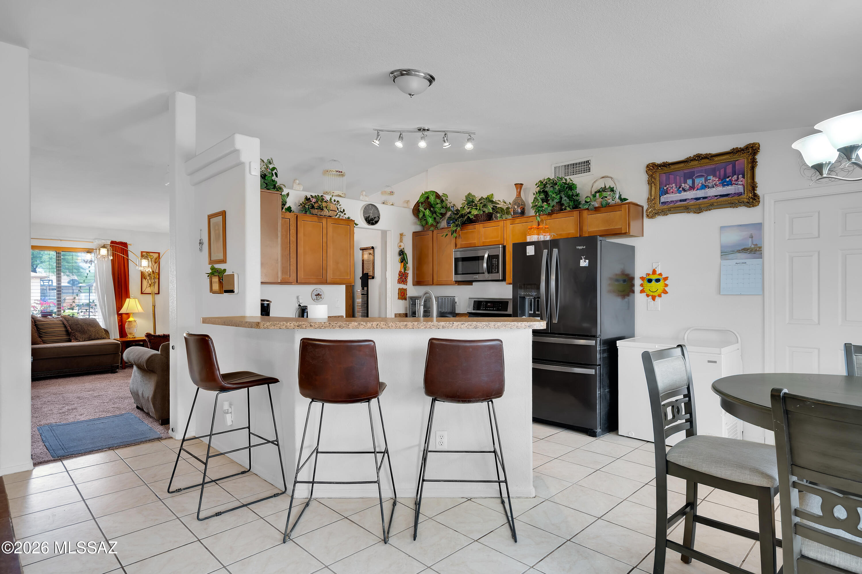 1537 W Thatcher Street