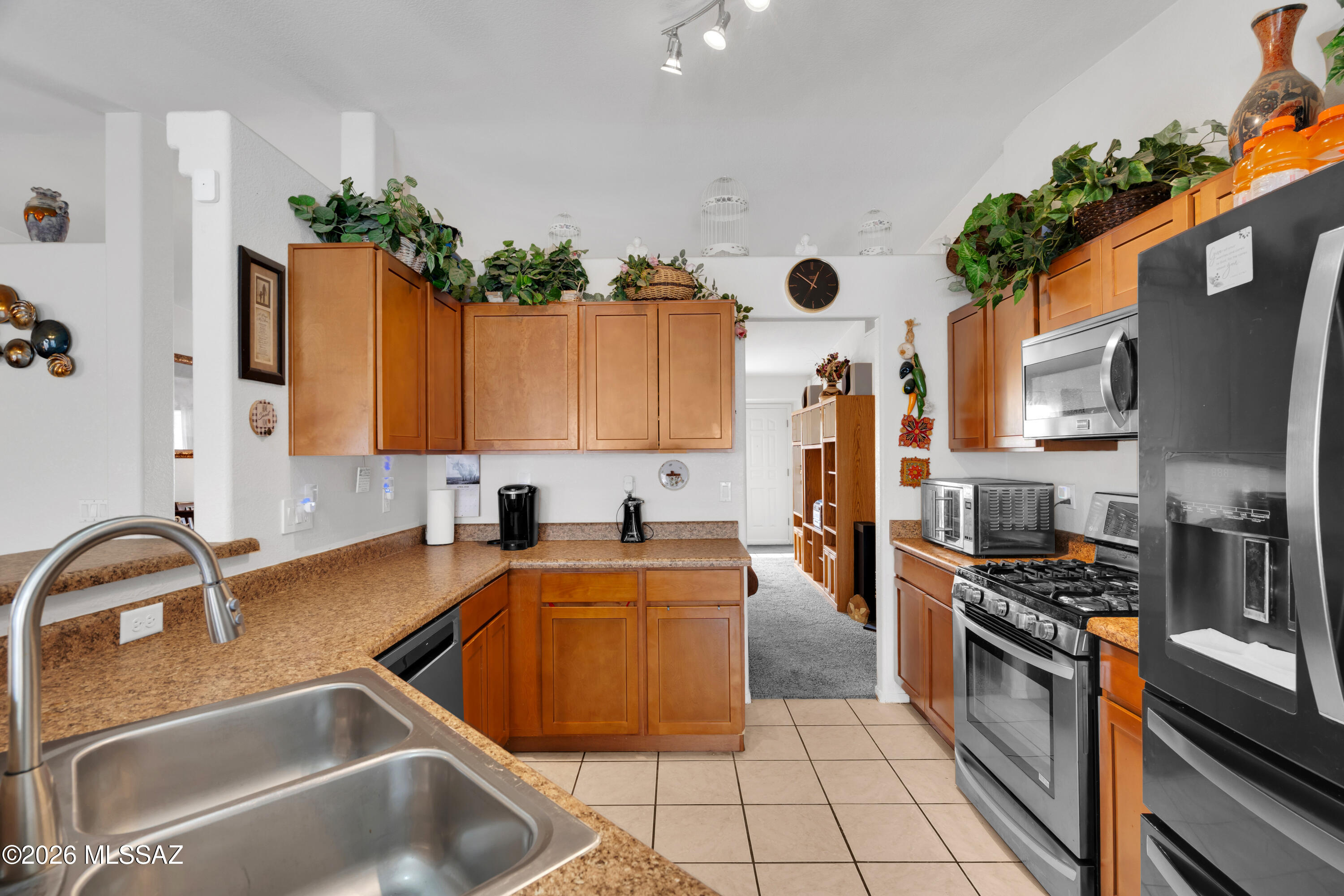 1537 W Thatcher Street