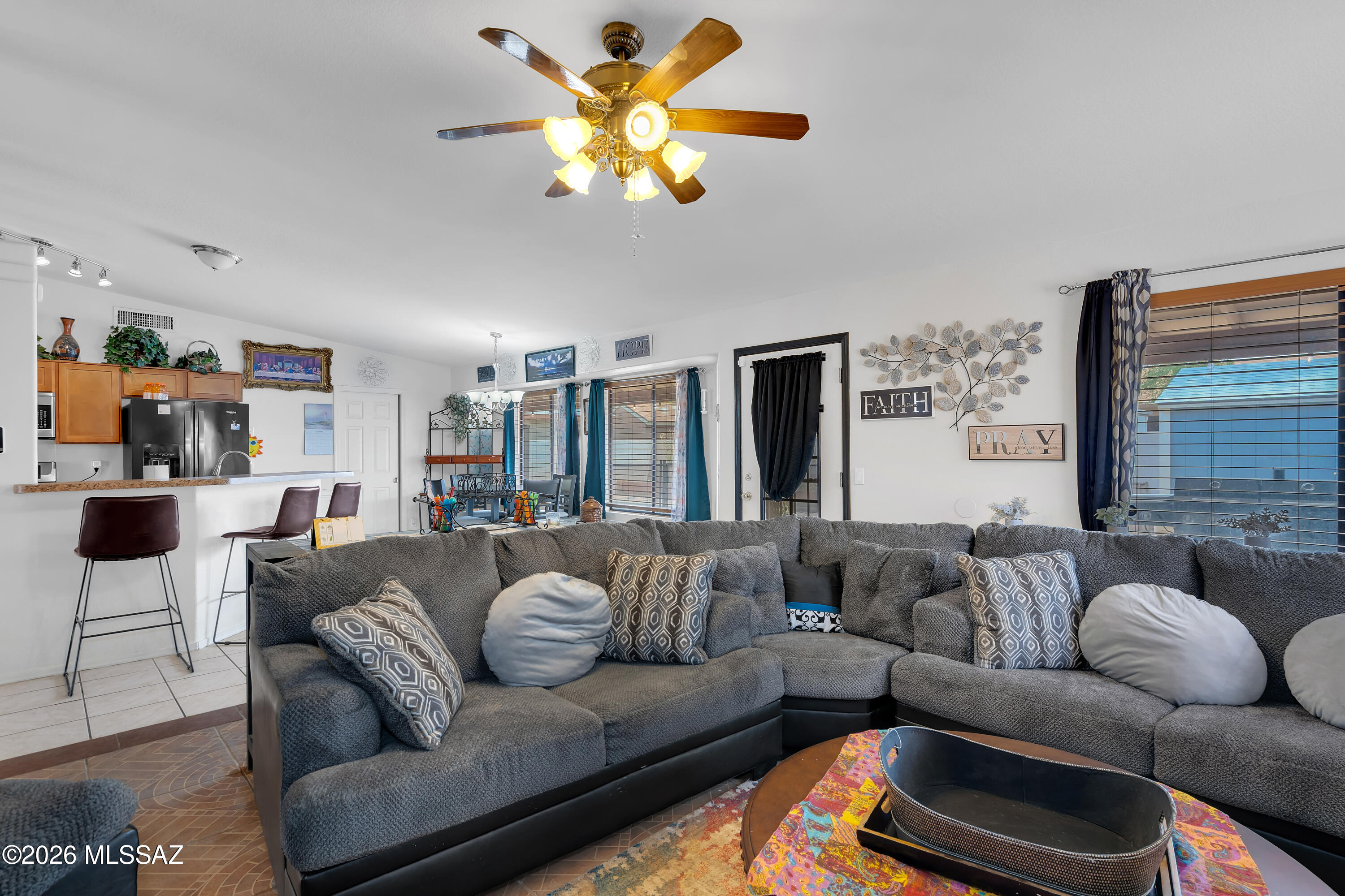 1537 W Thatcher Street