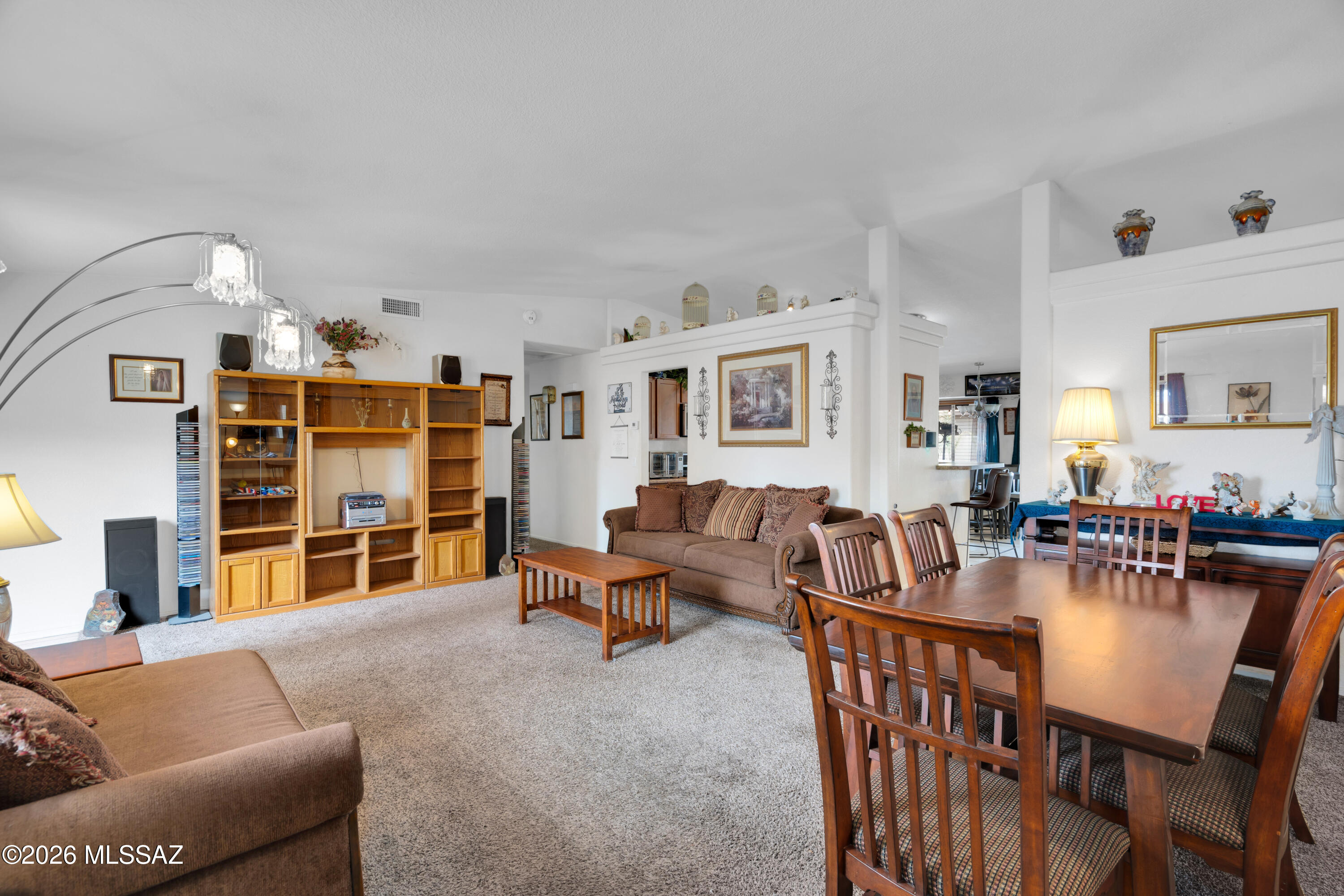 1537 W Thatcher Street