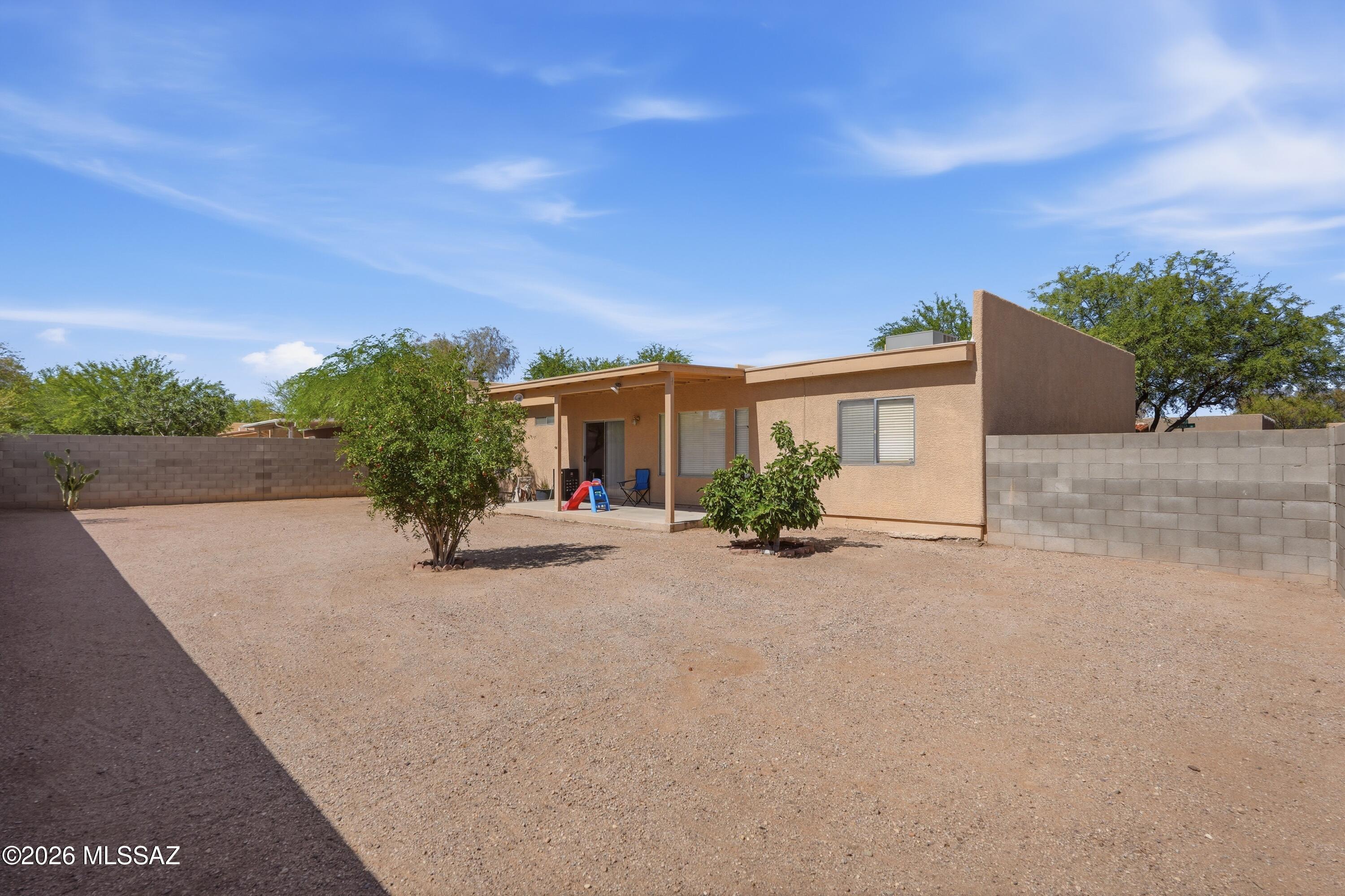 6037 S Avenida Bodega