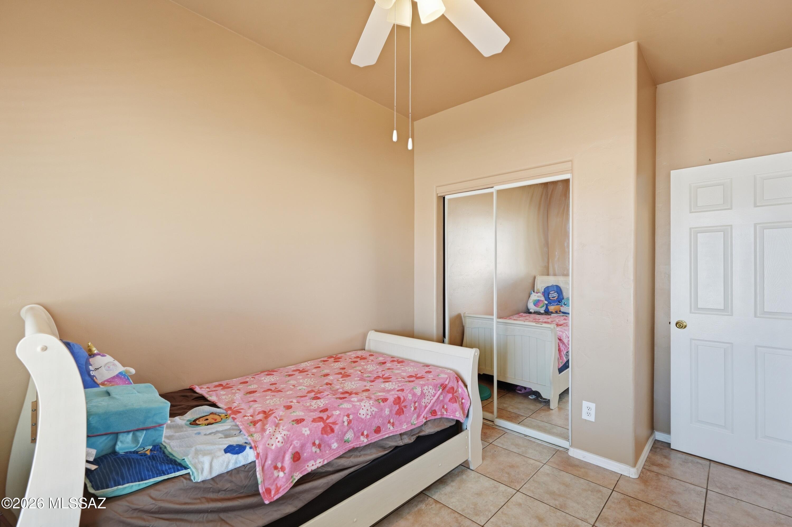 6037 S Avenida Bodega