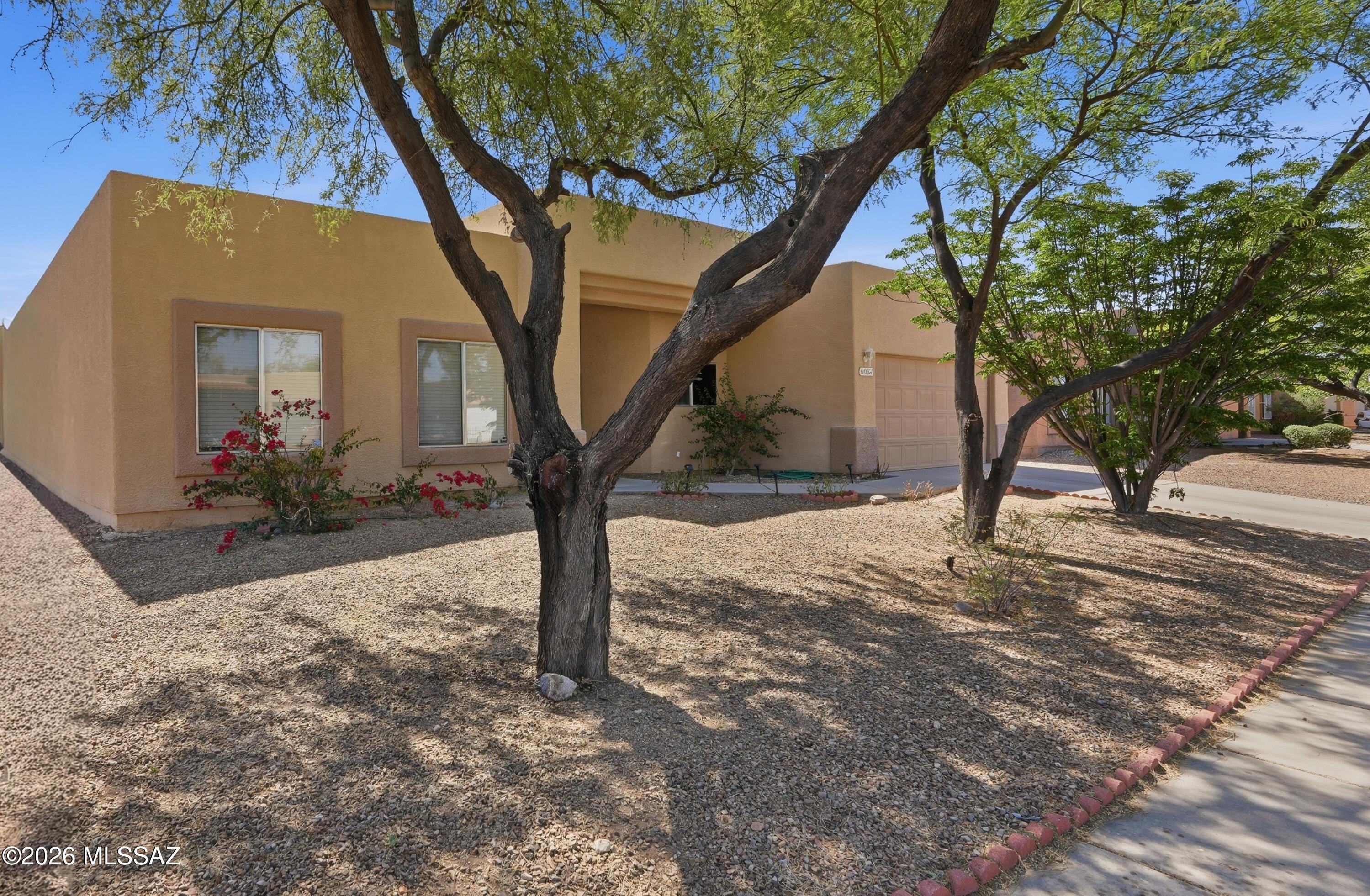 6037 S Avenida Bodega