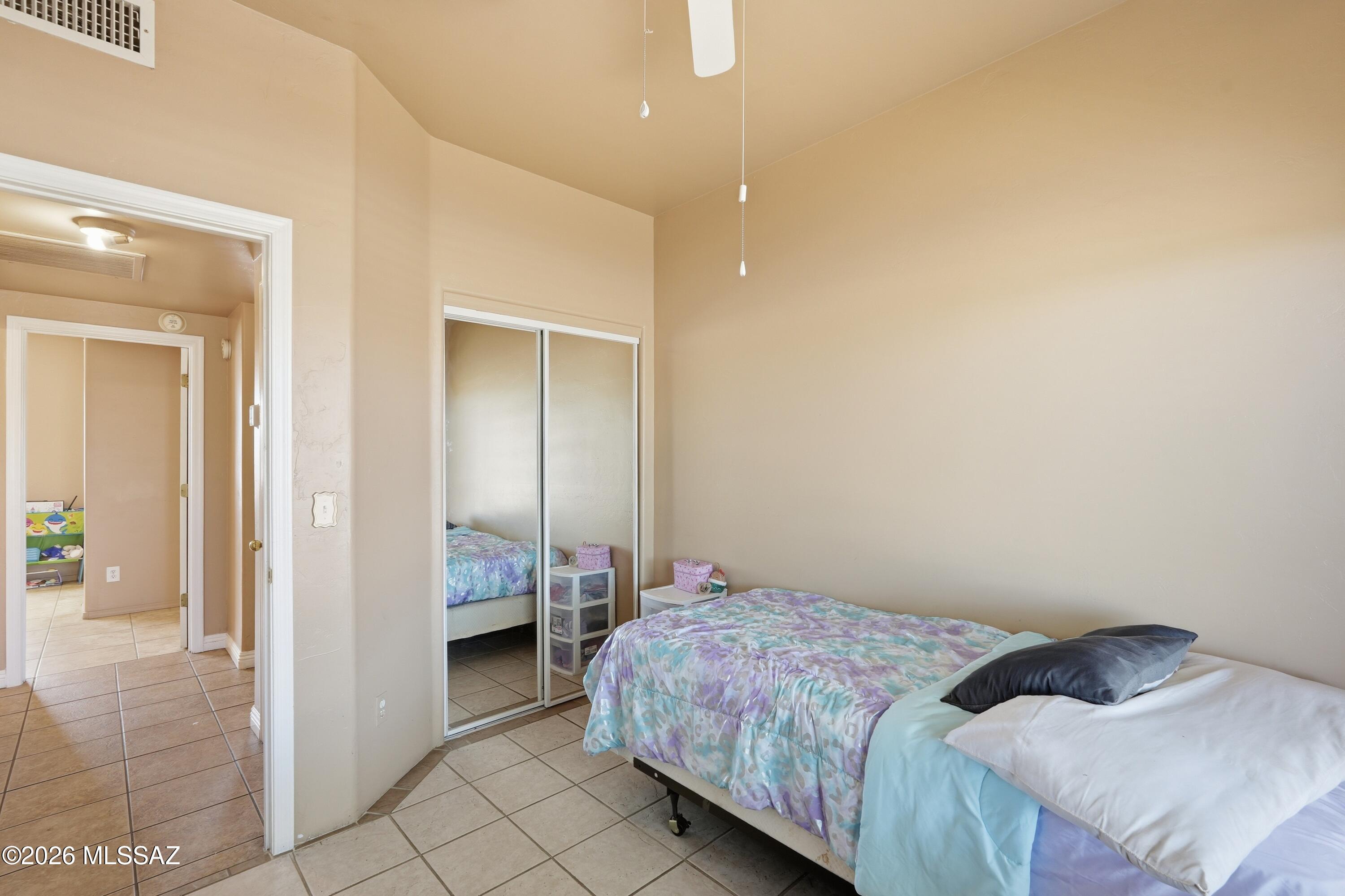 6037 S Avenida Bodega