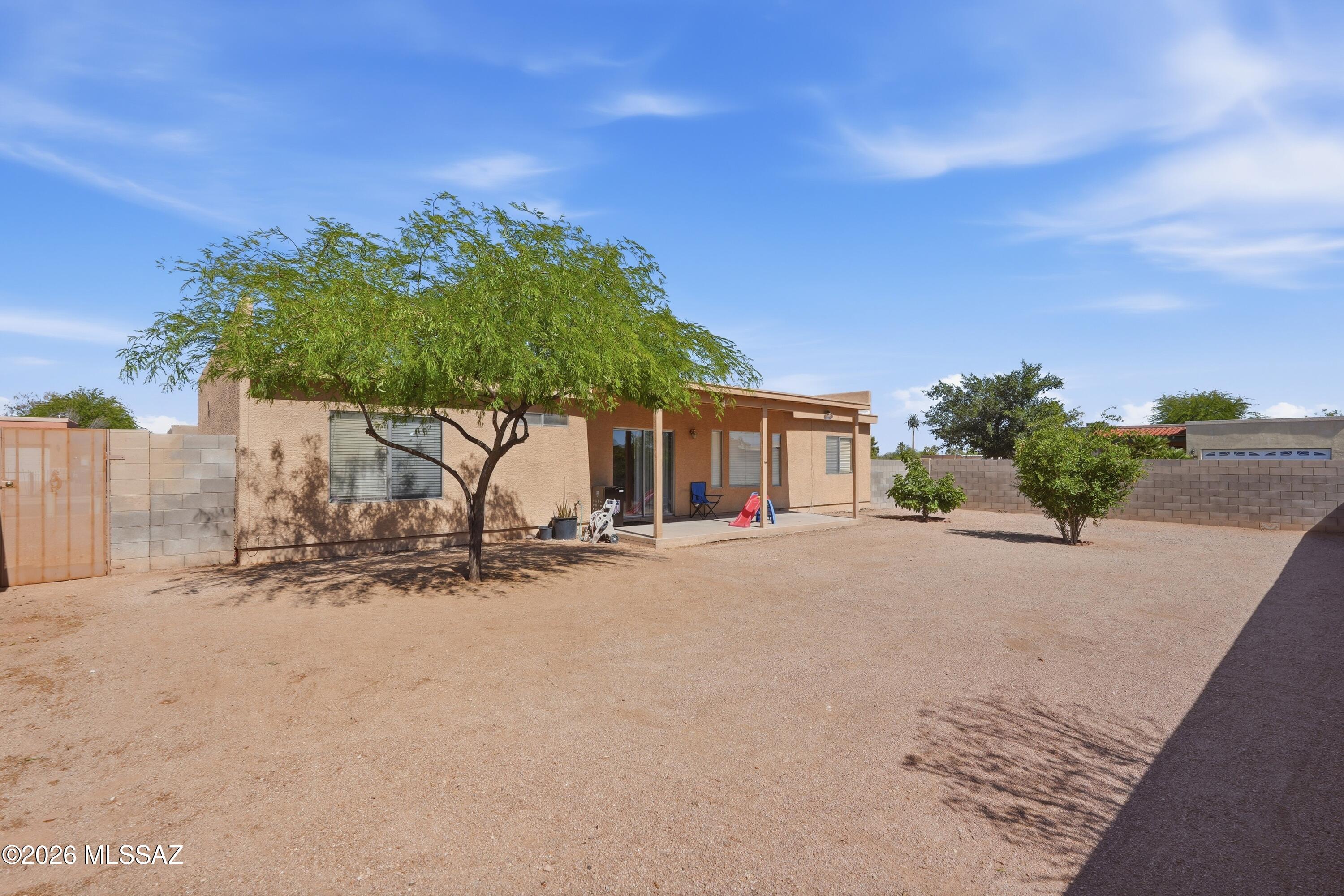 6037 S Avenida Bodega