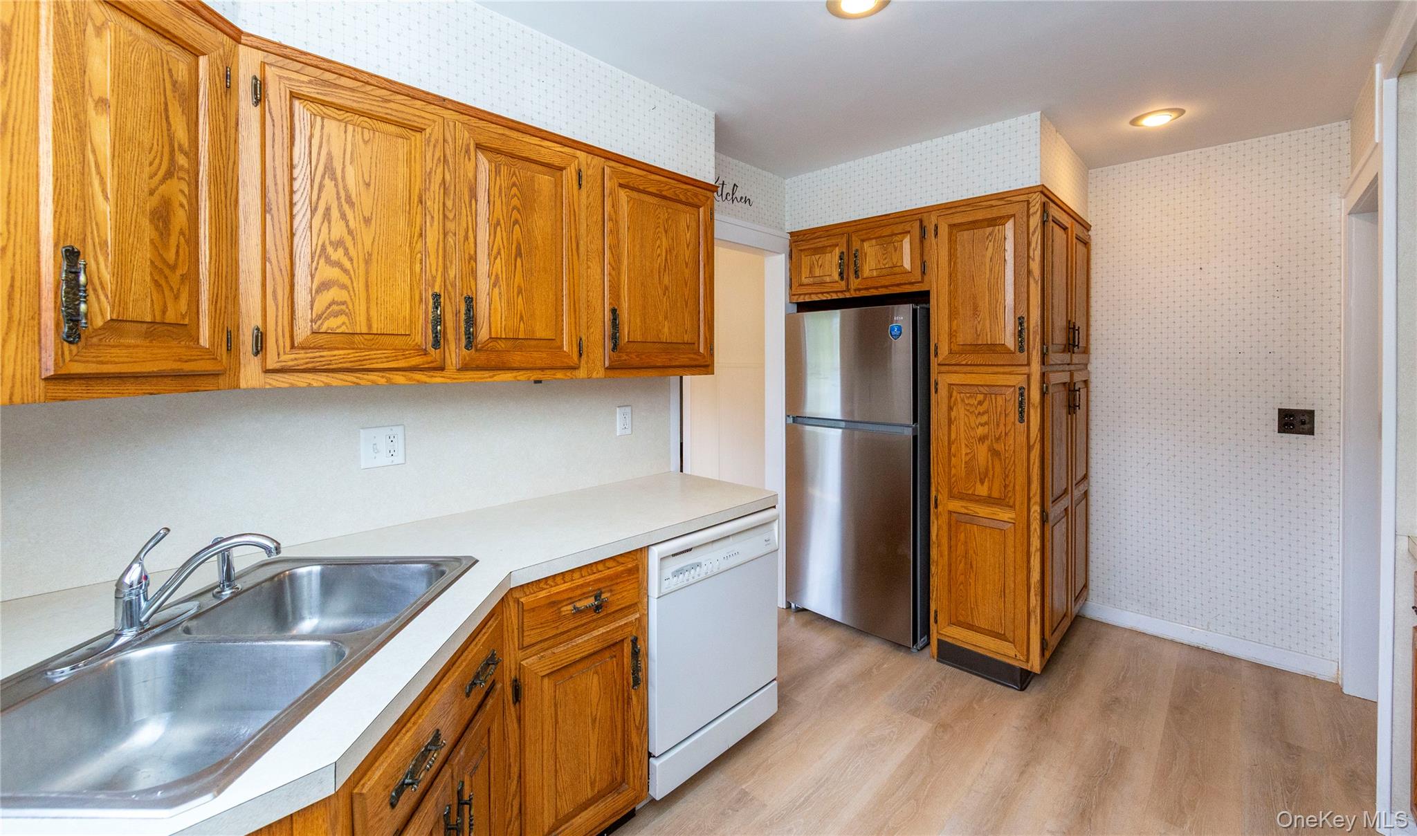 140 E Main Street Unit: 1