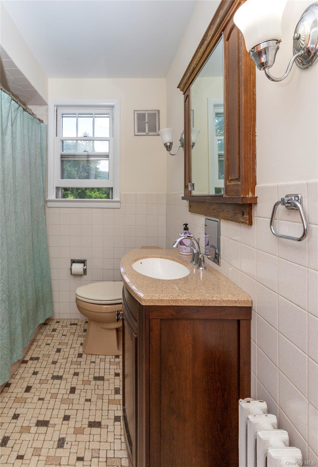 140 E Main Street Unit: 1