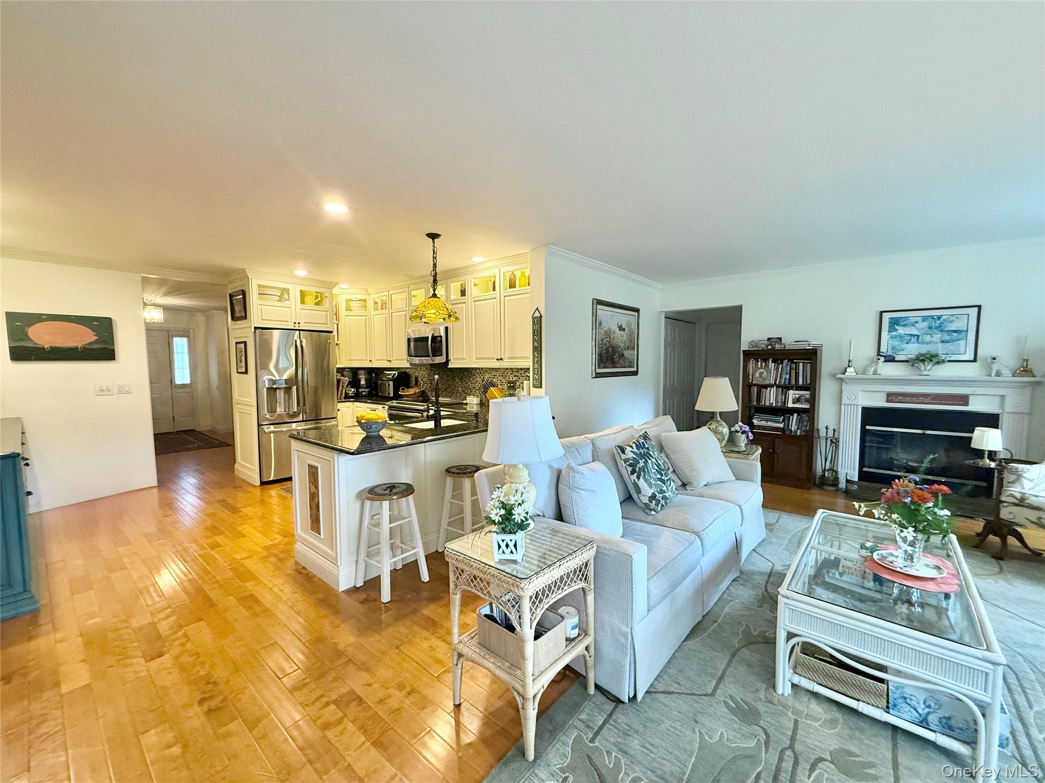41 W Deer Trail